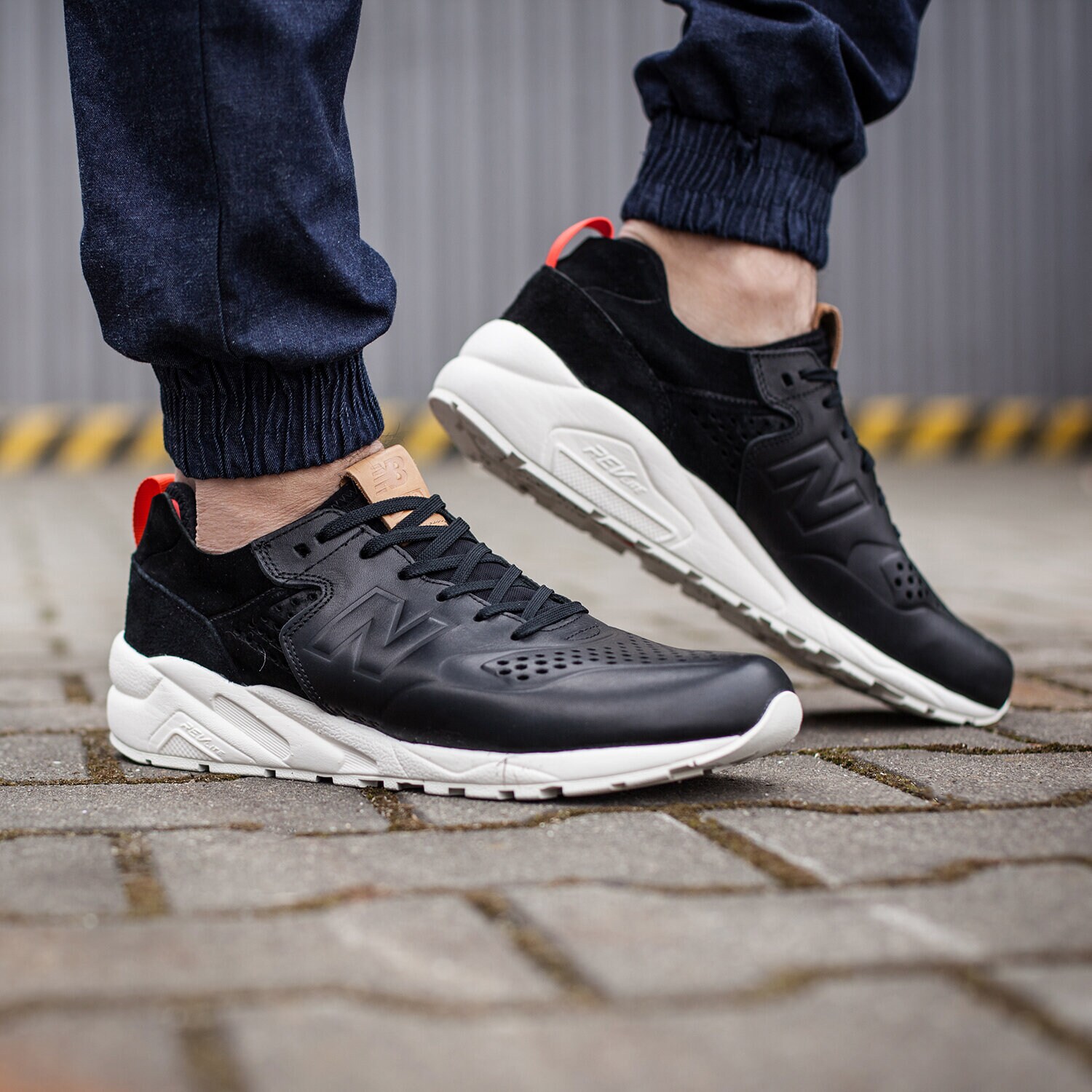 pánské tenisky NEW BALANCE MRT580DK MRT580DK ČERNÁ