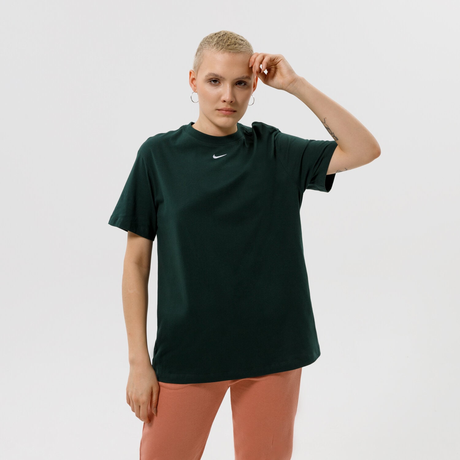 dámské tričko NIKE TRIČKO W NSW ESSNTL TEE BF LBR DN5697-397 ZELENÁ