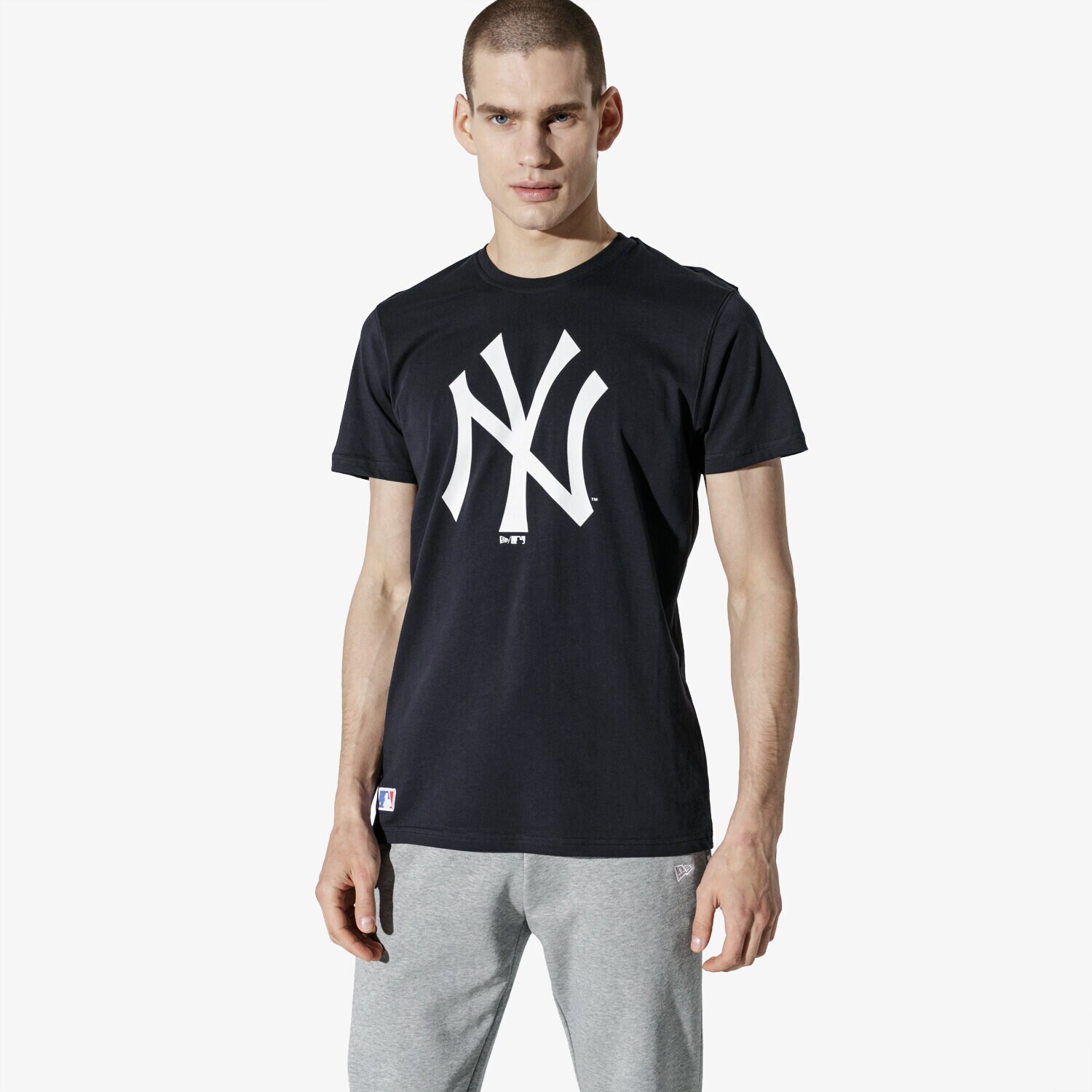 pánské tričko NEW ERA TRIČKO MLB APP NY YANKEES NAV 11204000 ČERNÁ