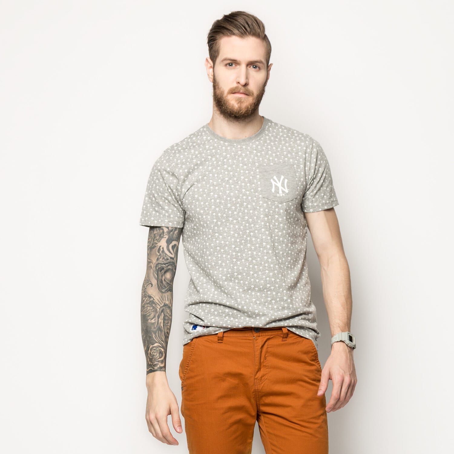 pánské tričko NEW ERA TRIČKO AOP PALM NY YANKEES GRY HEAT 11243114 ŠEDÁ