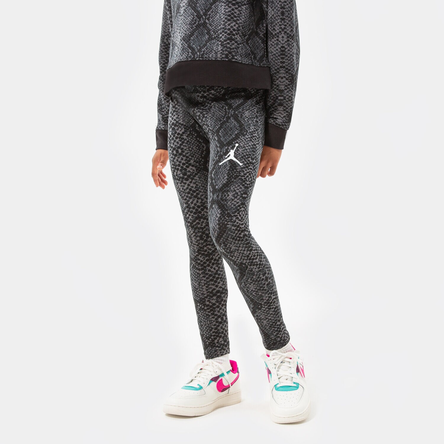dětské kalhoty JORDAN LEGGINGS ESSENTIALS SNAKE LEGGING GIRL 45B314-023 ČERNÁ