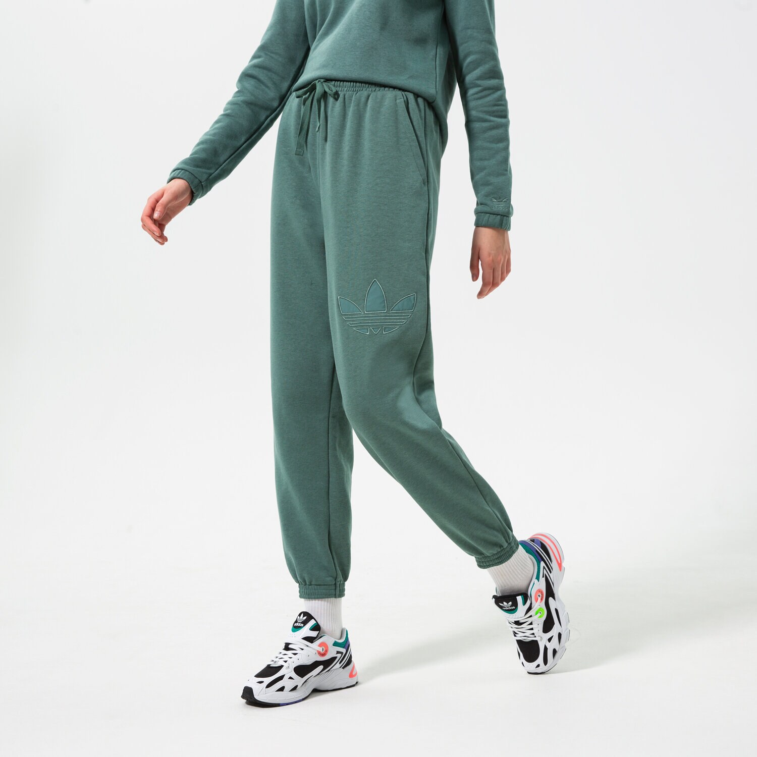 dámské kalhoty ADIDAS KALHOTY  CUFFED PANT HE4751 ZELENÁ