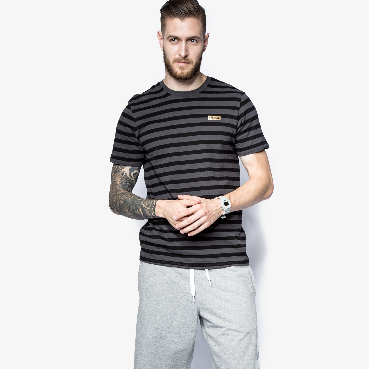 pánské tričko NIKE TRIČKO FC STRIPE TEE 789449060 ŠEDÁ