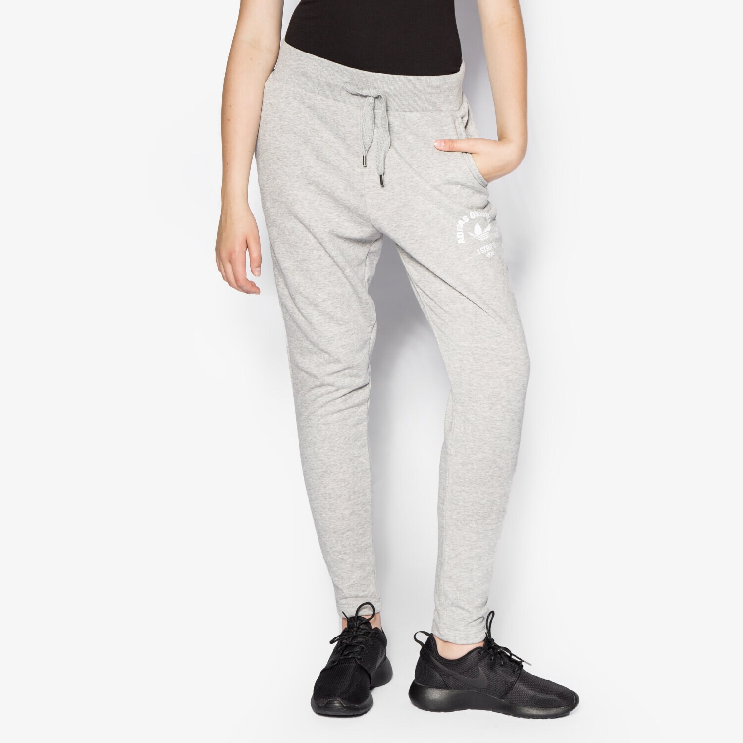 dámské kalhoty ADIDAS KALHOTY  LOWCROTCH TP CU AY6649 ŠEDÁ