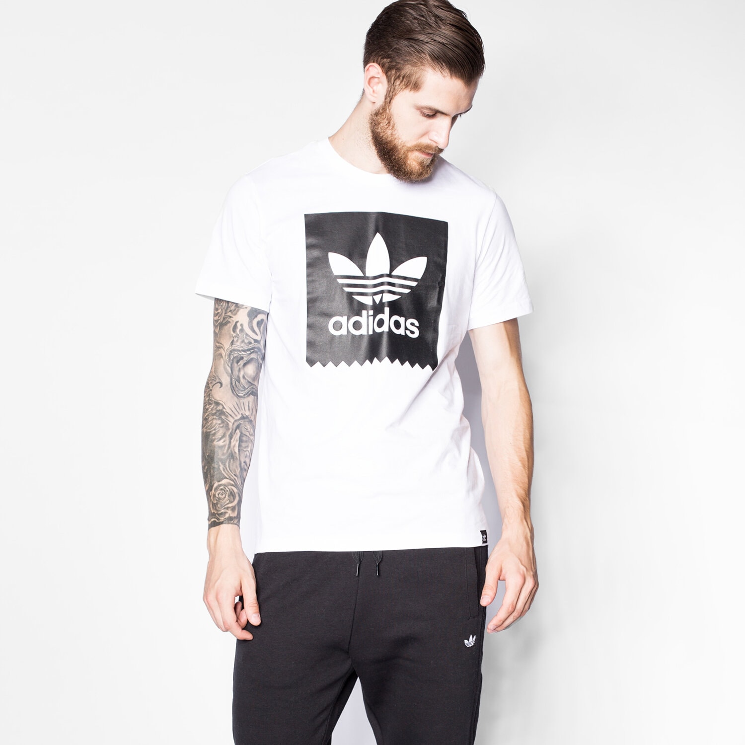 pánské tričko ADIDAS TRIČKO BLKBRD LOGO FIL AY8899 BÍLÁ