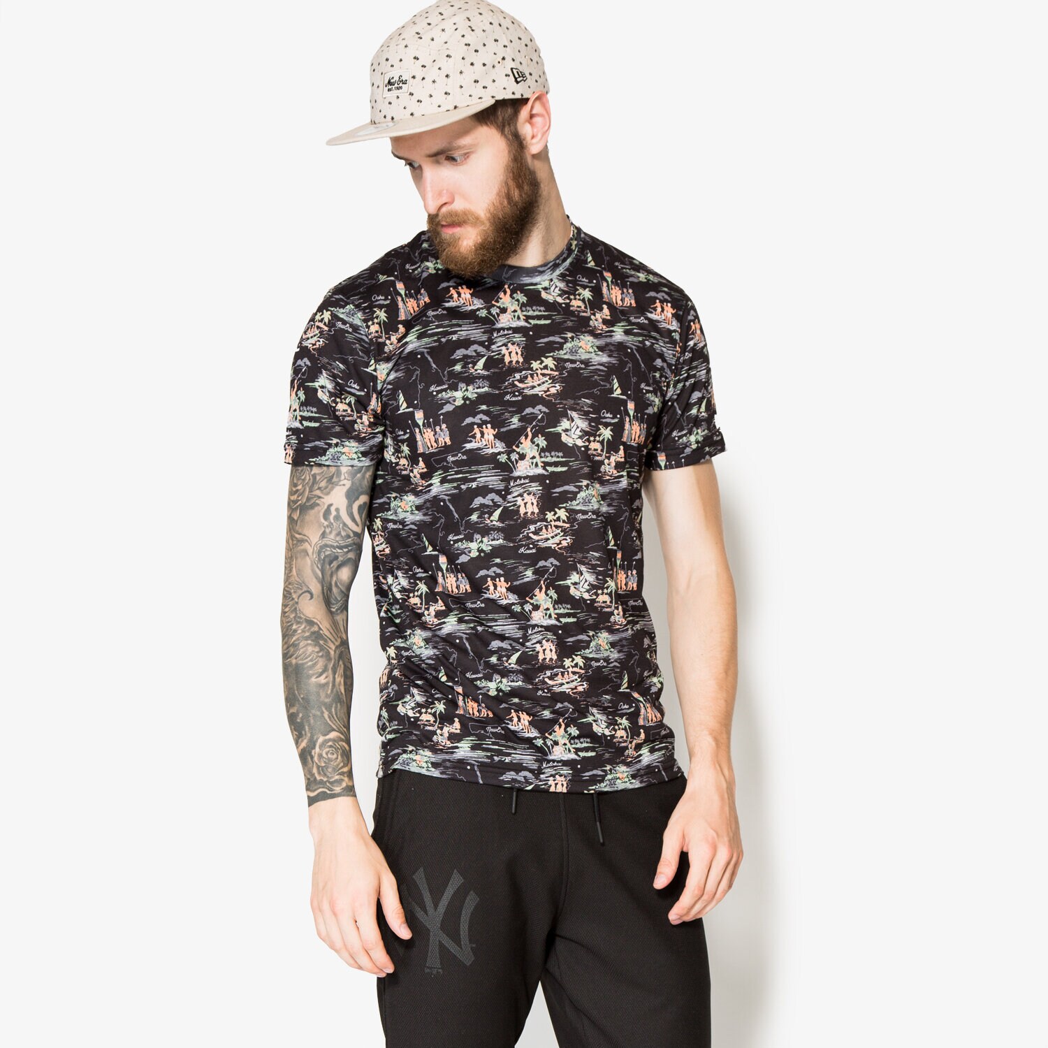 pánské tričko NEW ERA TRIČKO OFFSHORE AOP TEE 11278246 VÍCEBAREVNÁ