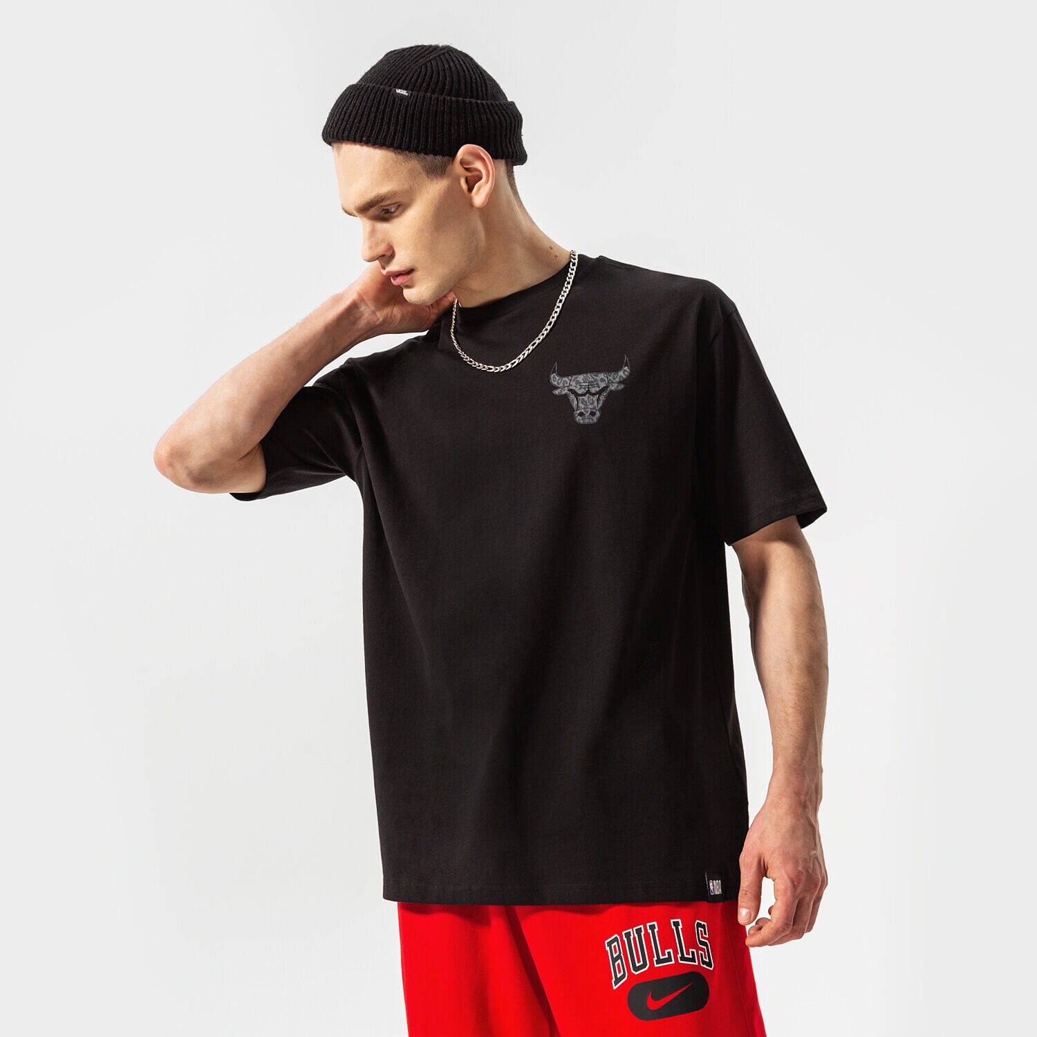 pánské tričko NEW ERA TRIČKO SEAS INFILL OS BULLS CHICAGO BULLS BLKLEP 12893095 ČERNÁ