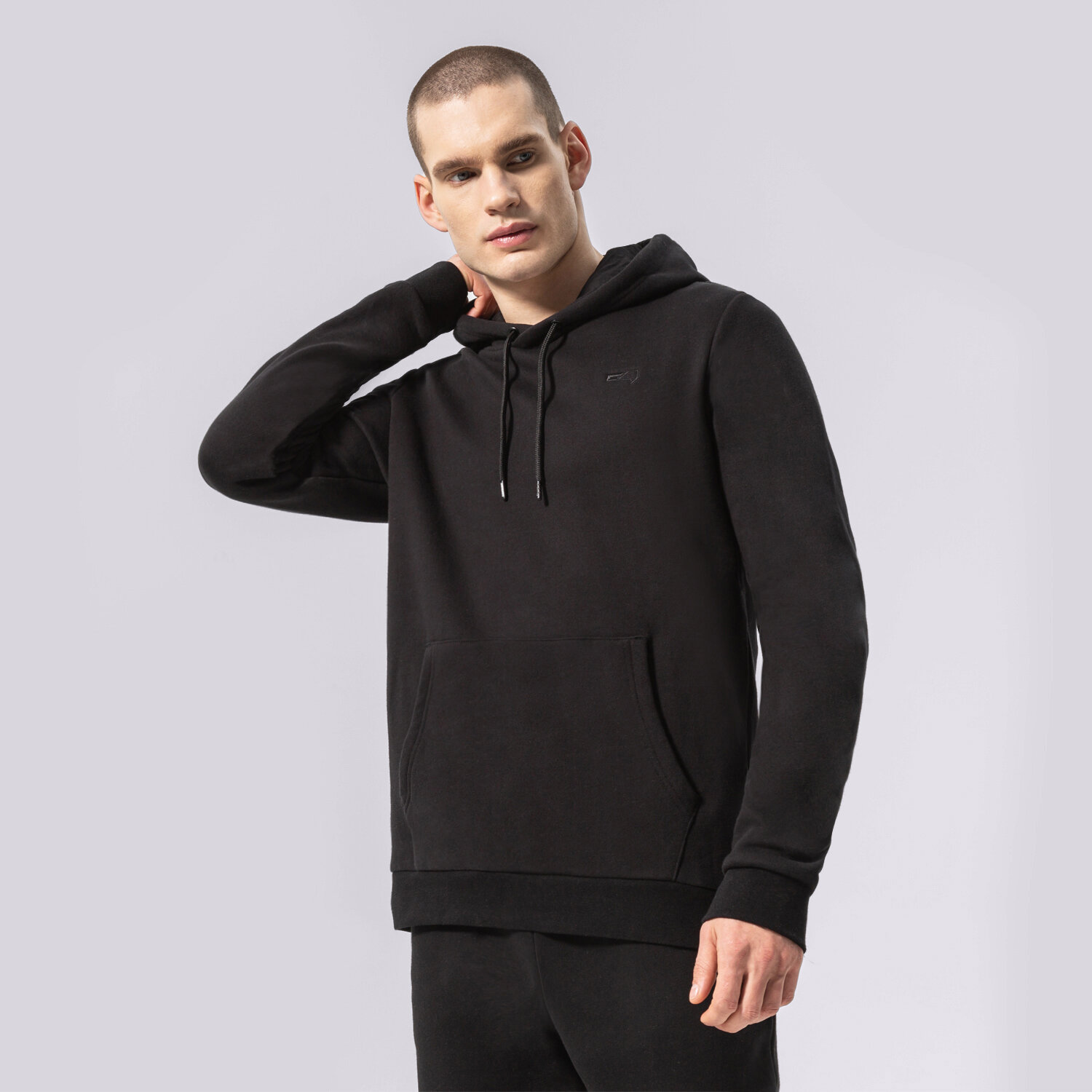 pánská mikina CONFRONT MIKINA S KAPUCÍ ESSENTIAL CF122BLM91001 ČERNÁ