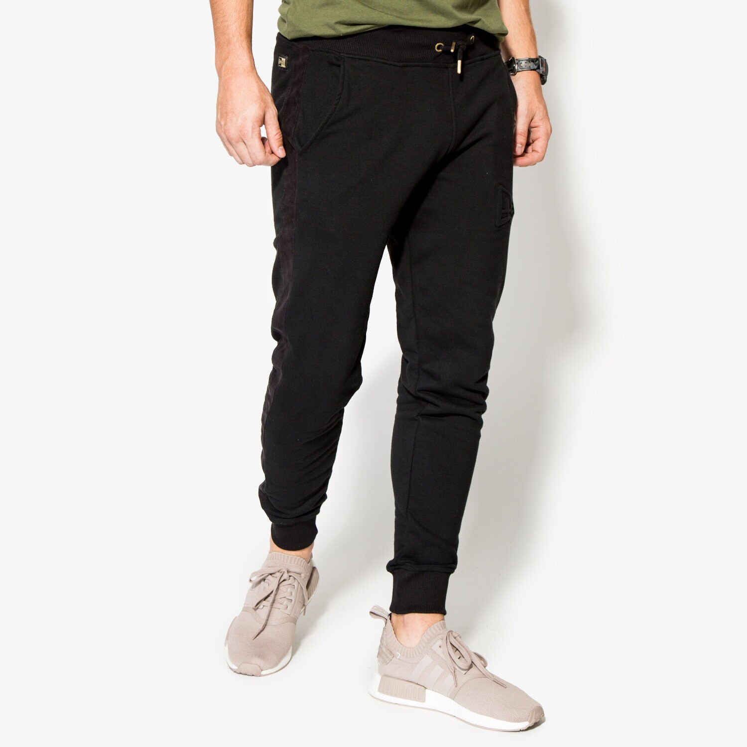 pánské kalhoty NEW ERA KALHOTY  CRAFTED TRACK PANT NE BLK 11278124 ČERNÁ