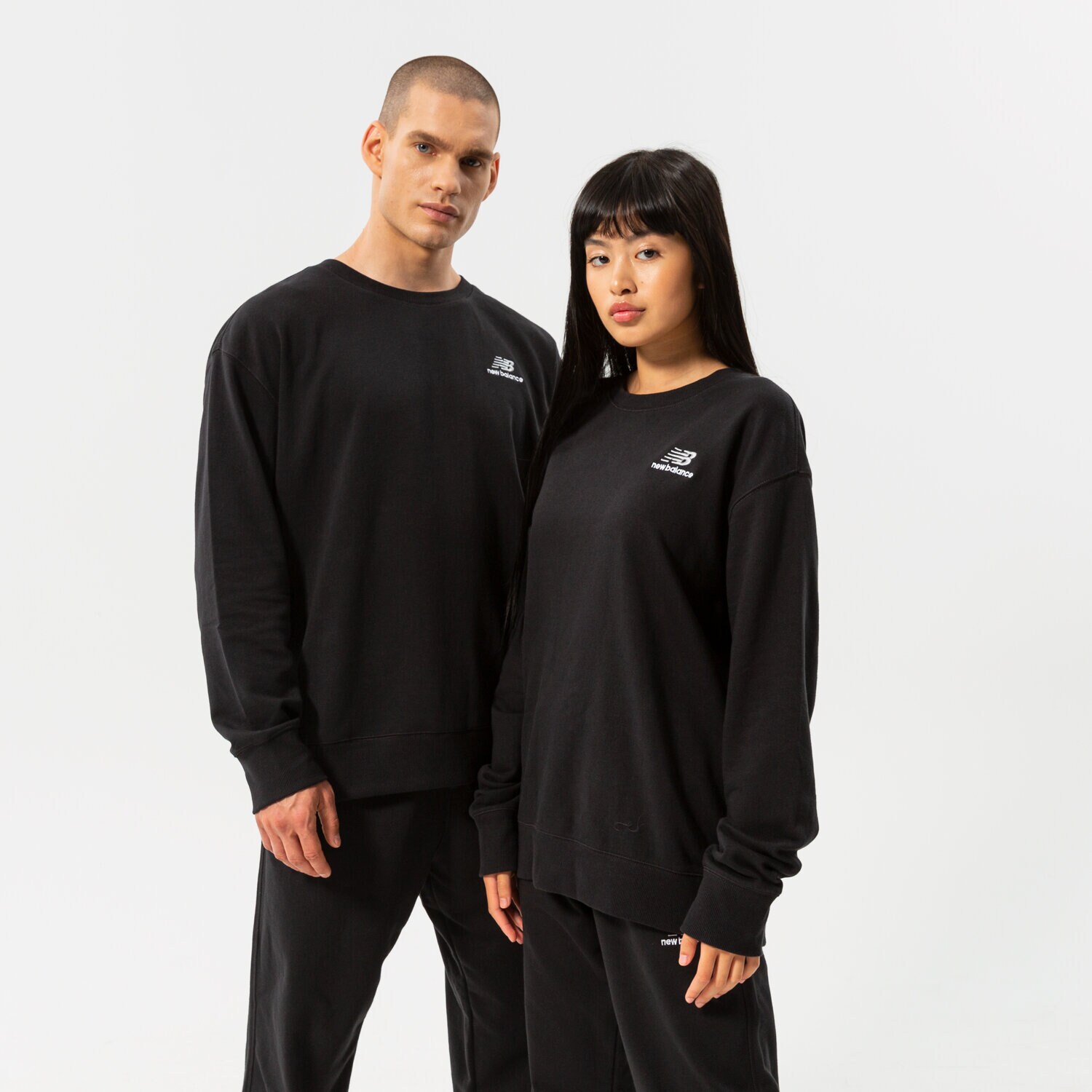 dámská mikina NEW BALANCE MIKINA NB ESSENTIALS UNI-SSENTIALS CREW UT21501BK ČERNÁ