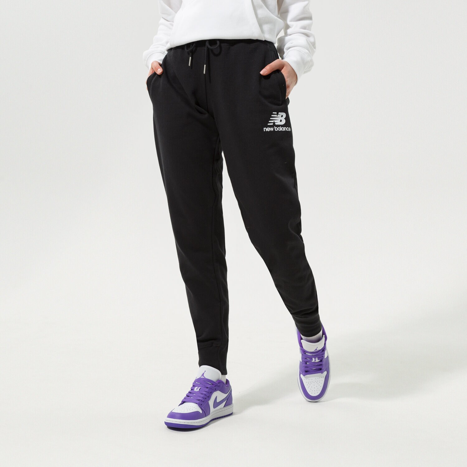 dámské kalhoty NEW BALANCE KALHOTY  NB ESSENTIALS FRENCH TERRY SWEATPANT WP03530BK ČERNÁ