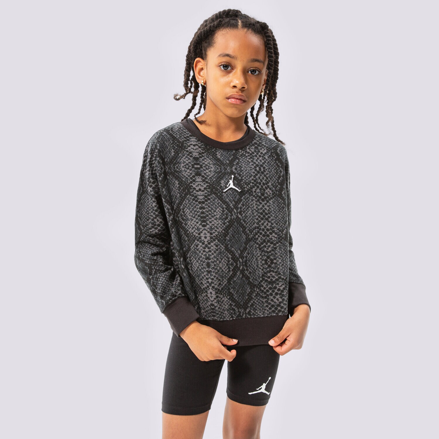 dětská mikina JORDAN MIKINA ESSENTIALS SNAKE CREW GIRL 45B312-023 ČERNÁ