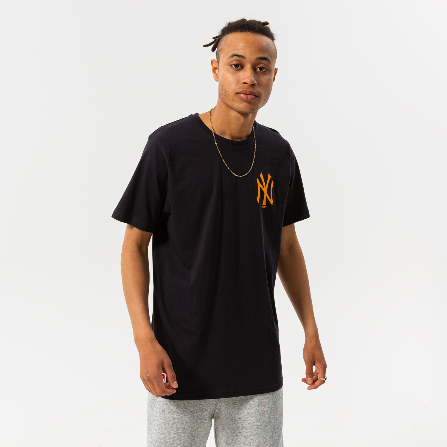 pánské tričko NEW ERA TRIČKO LEAGUE ESSENTIAL TEE NYY NVY 13083956 TMAVOMODRÁ