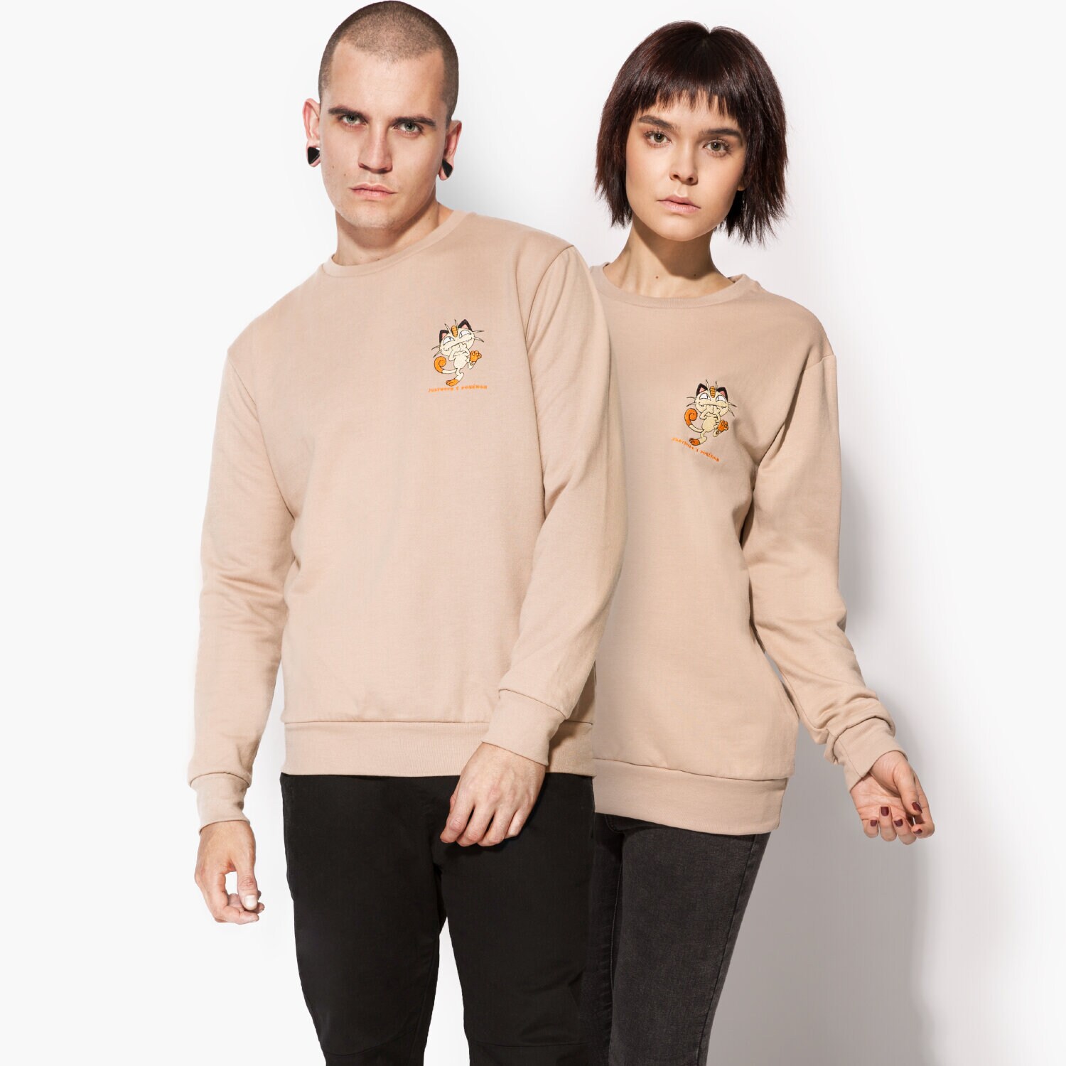 dámská mikina HYPE MIKINA MEOWTH EMBROIDERY HPOK033 BÉŽOVÁ