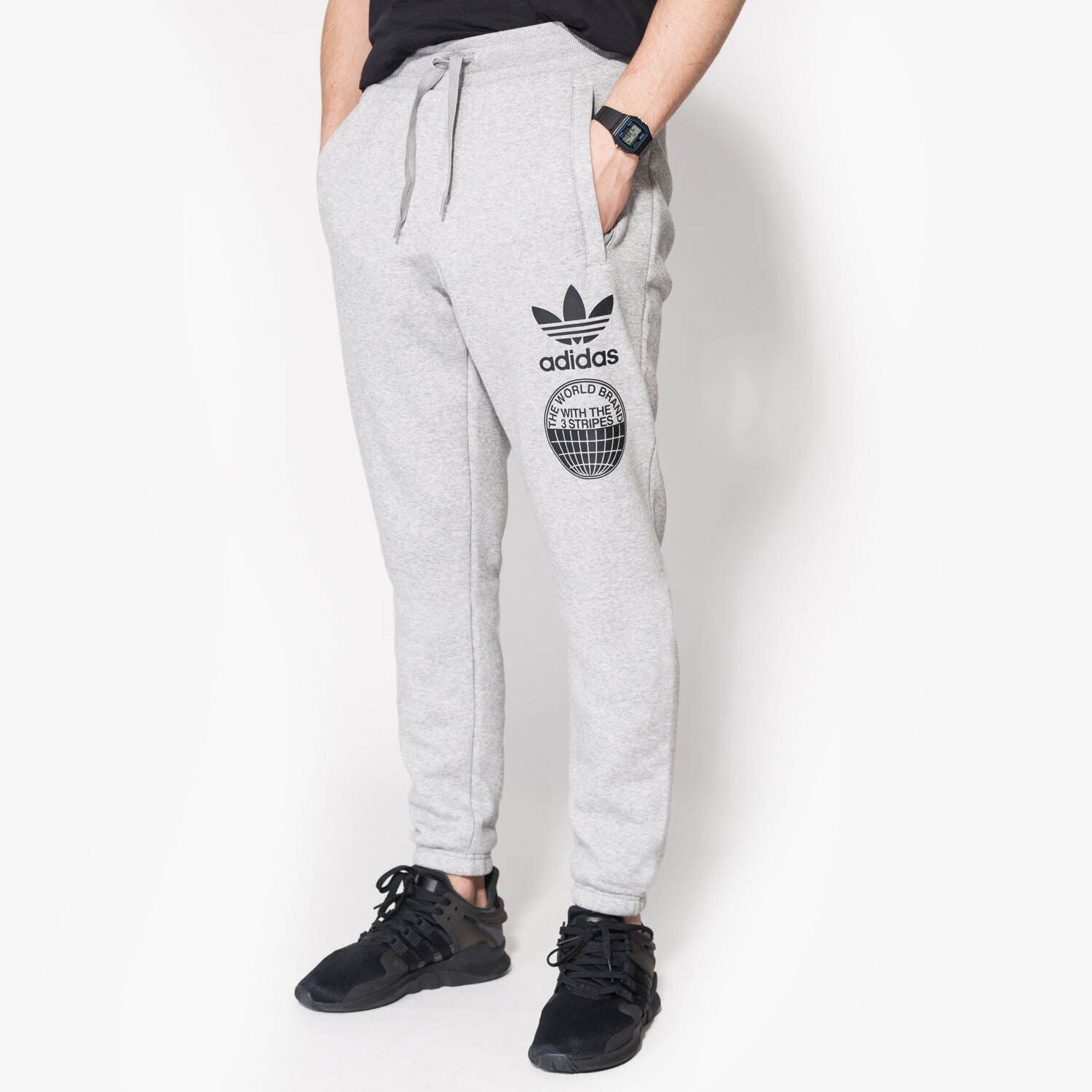 pánské kalhoty ADIDAS KALHOTY  STREET GRAPH SP BP8934 ŠEDÁ