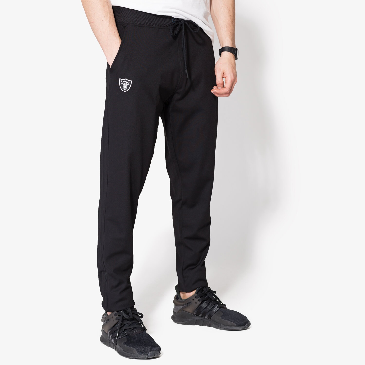 pánské kalhoty NEW ERA KALHOTY  BORDER EDGE TRK PANT OAK RAIDERS BLK 11372560 ČERNÁ