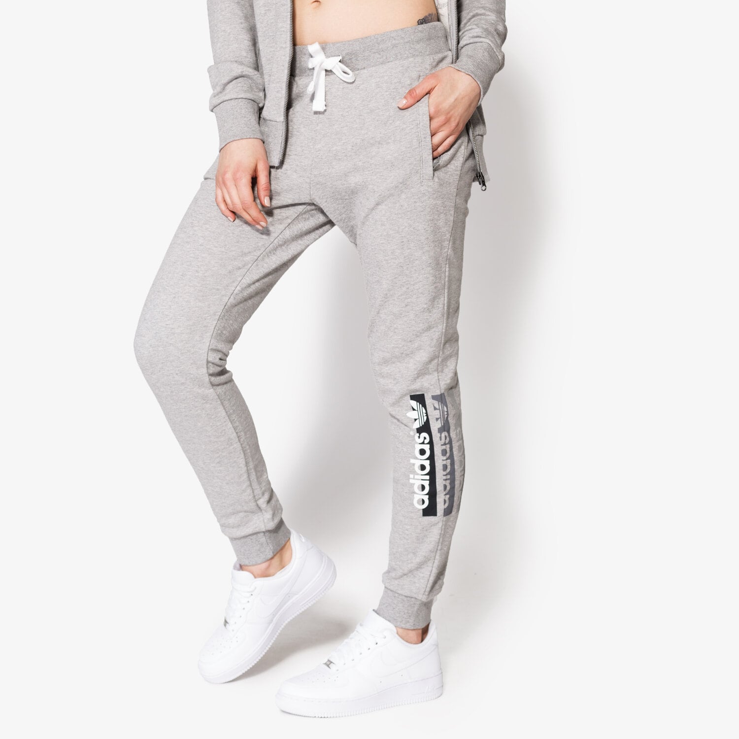 dámské kalhoty ADIDAS KALHOTY  REGULAR CUFF BK5824 ŠEDÁ