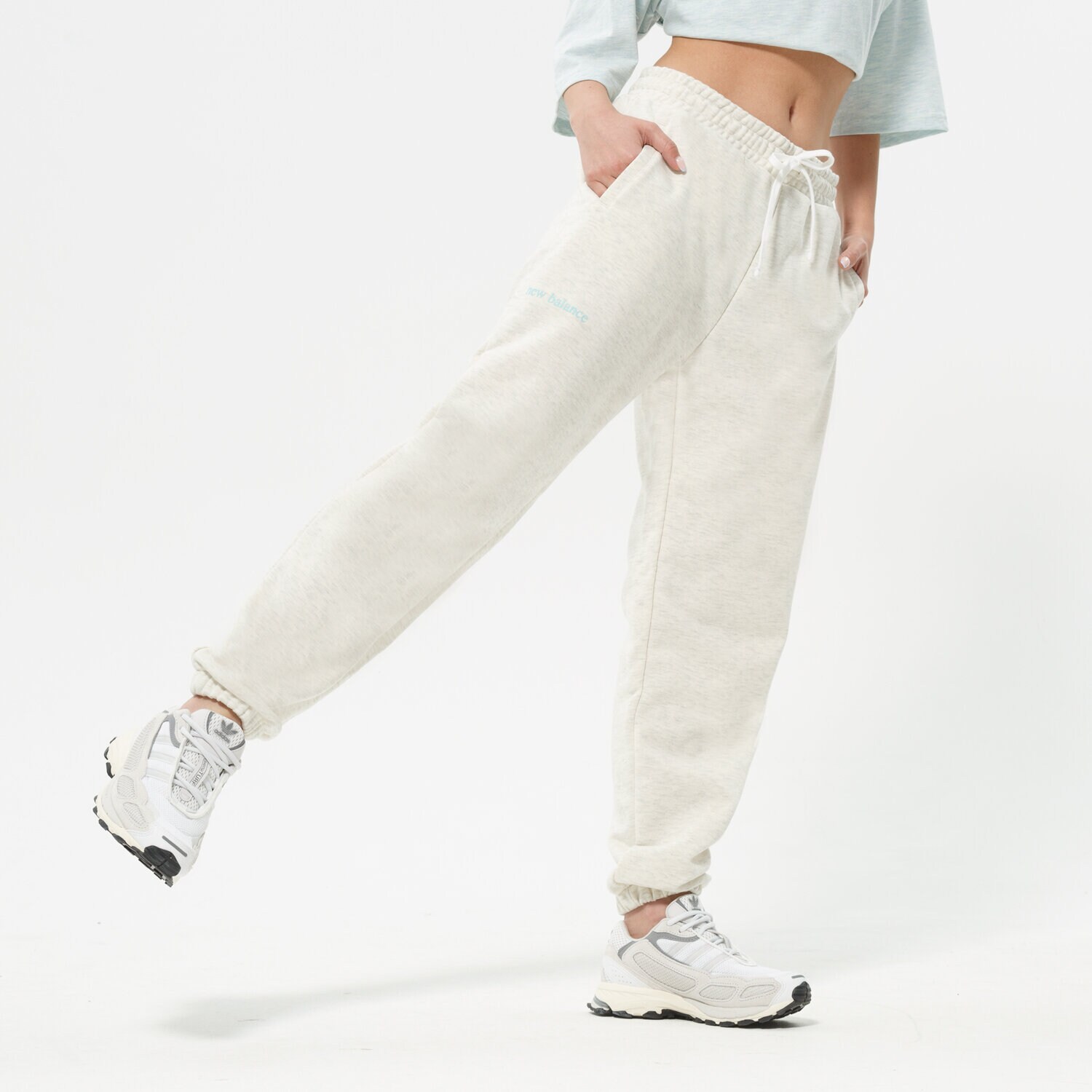 dámské kalhoty NEW BALANCE KALHOTY  NB ESSENTIALS BALANCED SWEATPANT WP21554SAH ŠEDÁ