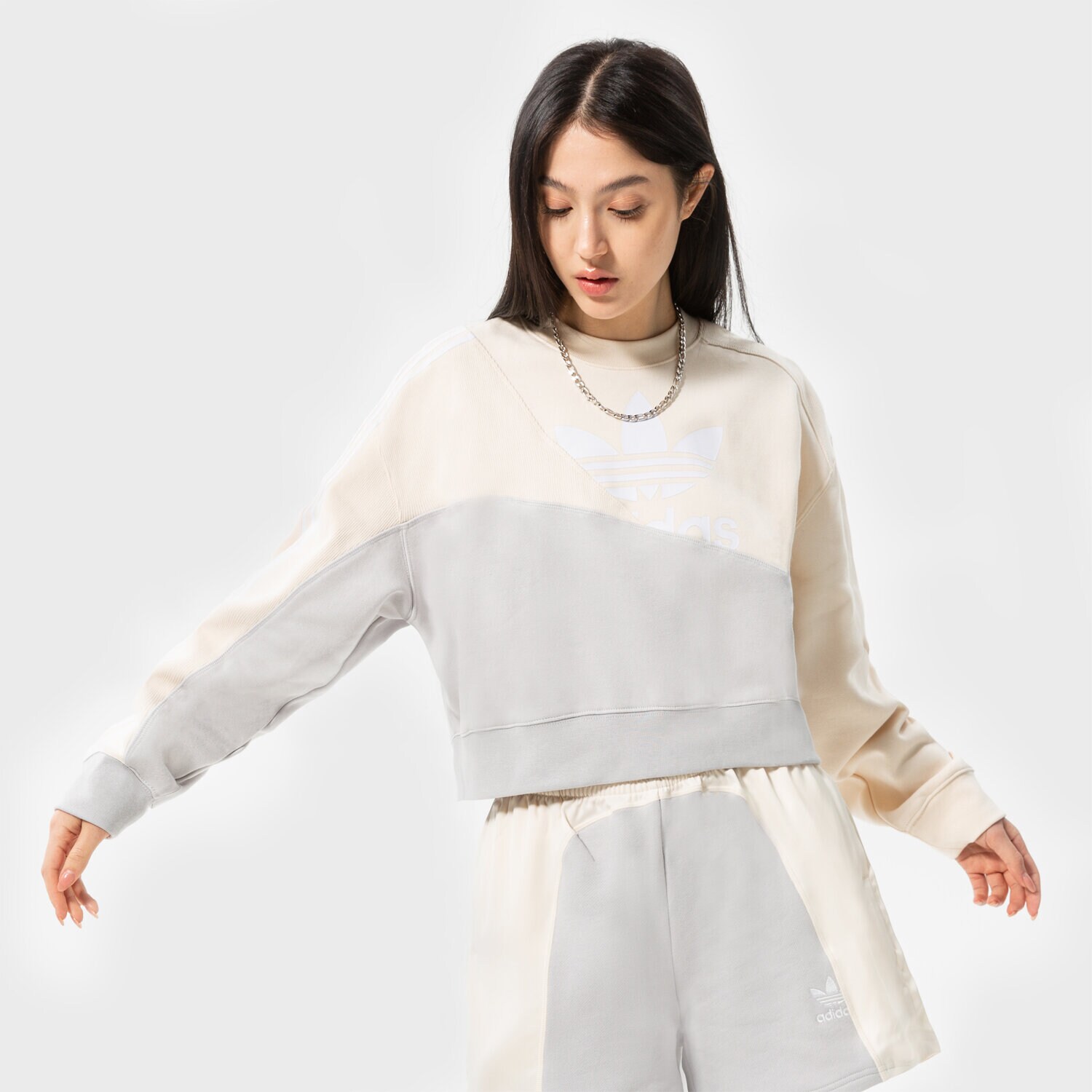 dámská mikina ADIDAS MIKINA SWEATSHIRT HC7055 ŠEDÁ