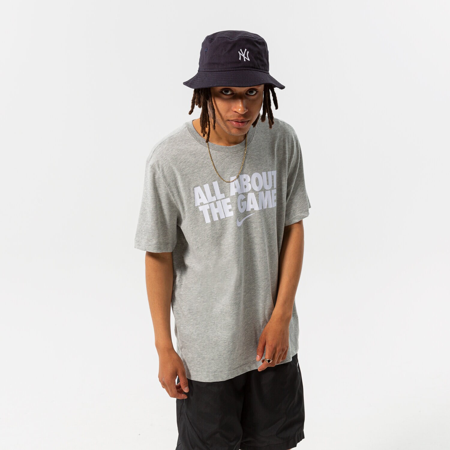 pánské tričko NIKE TRIČKO M NK TEE VERB 2 NBA DV1218-063 ŠEDÁ