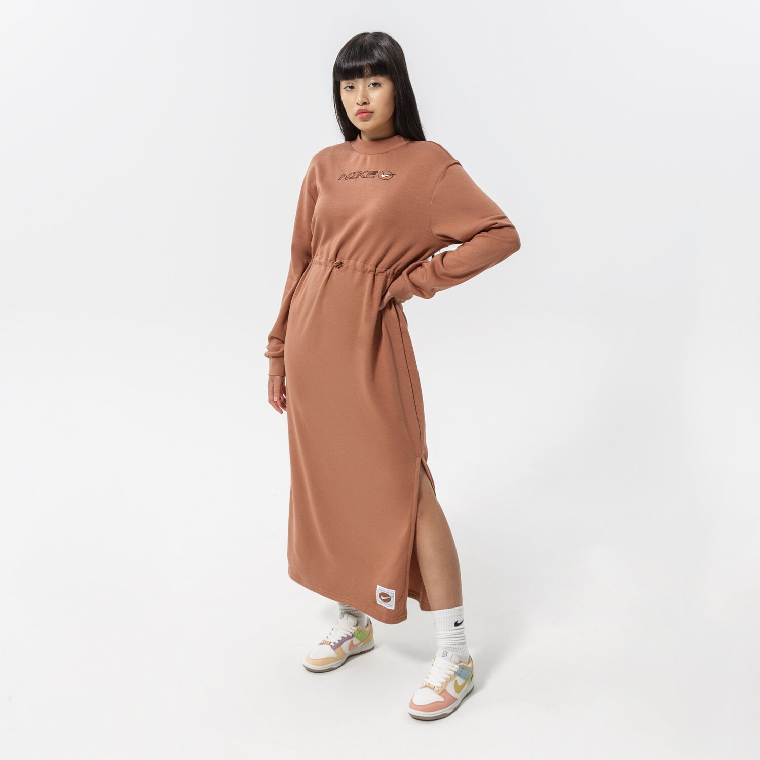 dámské šaty NIKE ŠATY W NSW IC FLC LS DRESS DM6263-215 HNĚDÁ