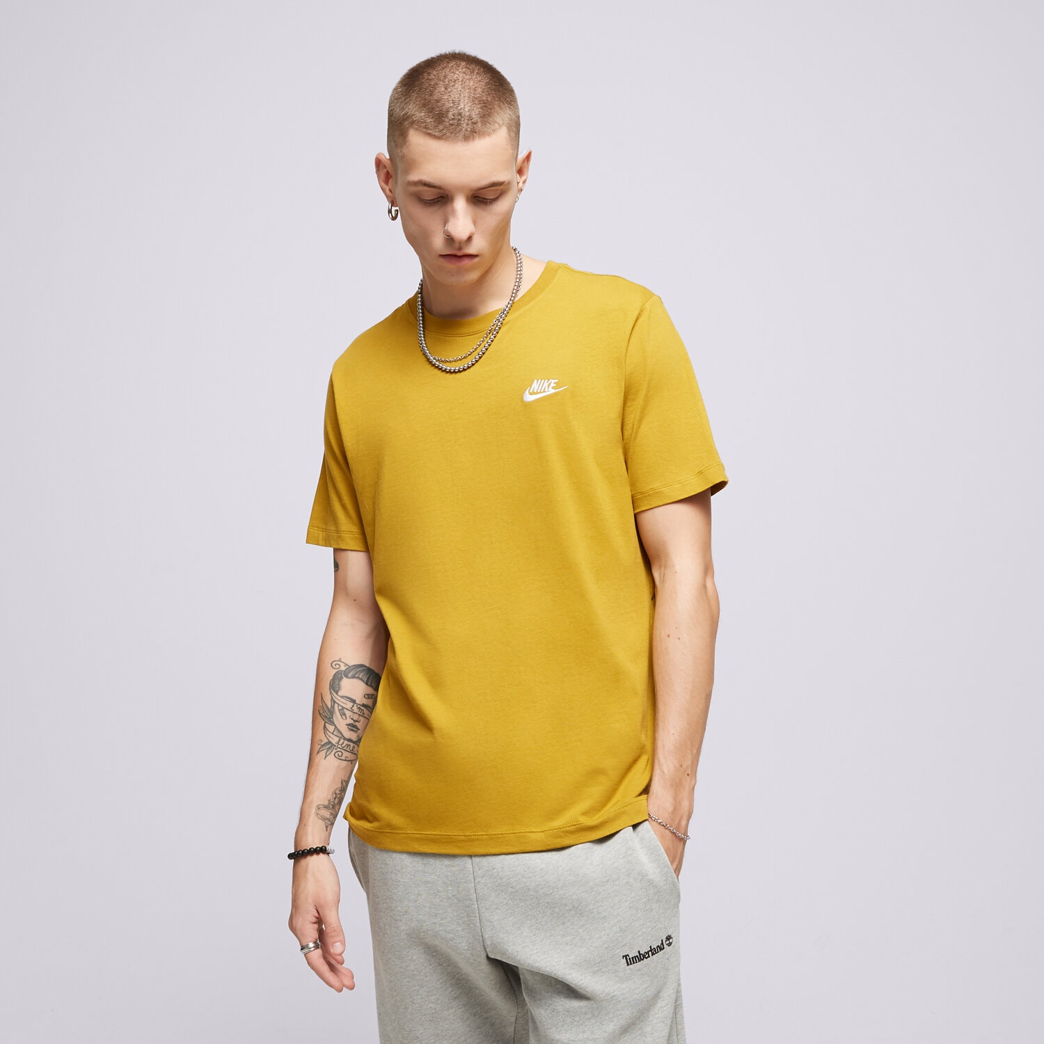 pánské tričko NIKE TRIČKO SPORTSWEAR CLUB AR4997-716 hořčicová