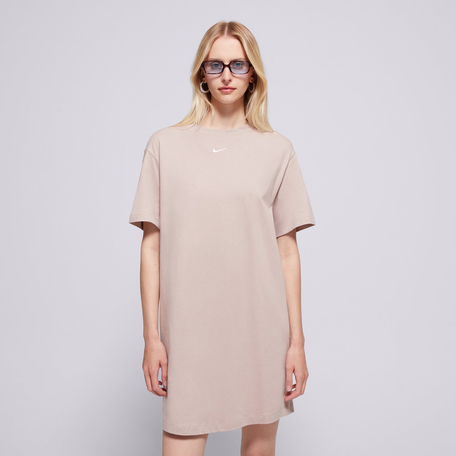 dámské šaty NIKE ŠATY W NSW ESSNTL SS  DV7882-272 BÉŽOVÁ