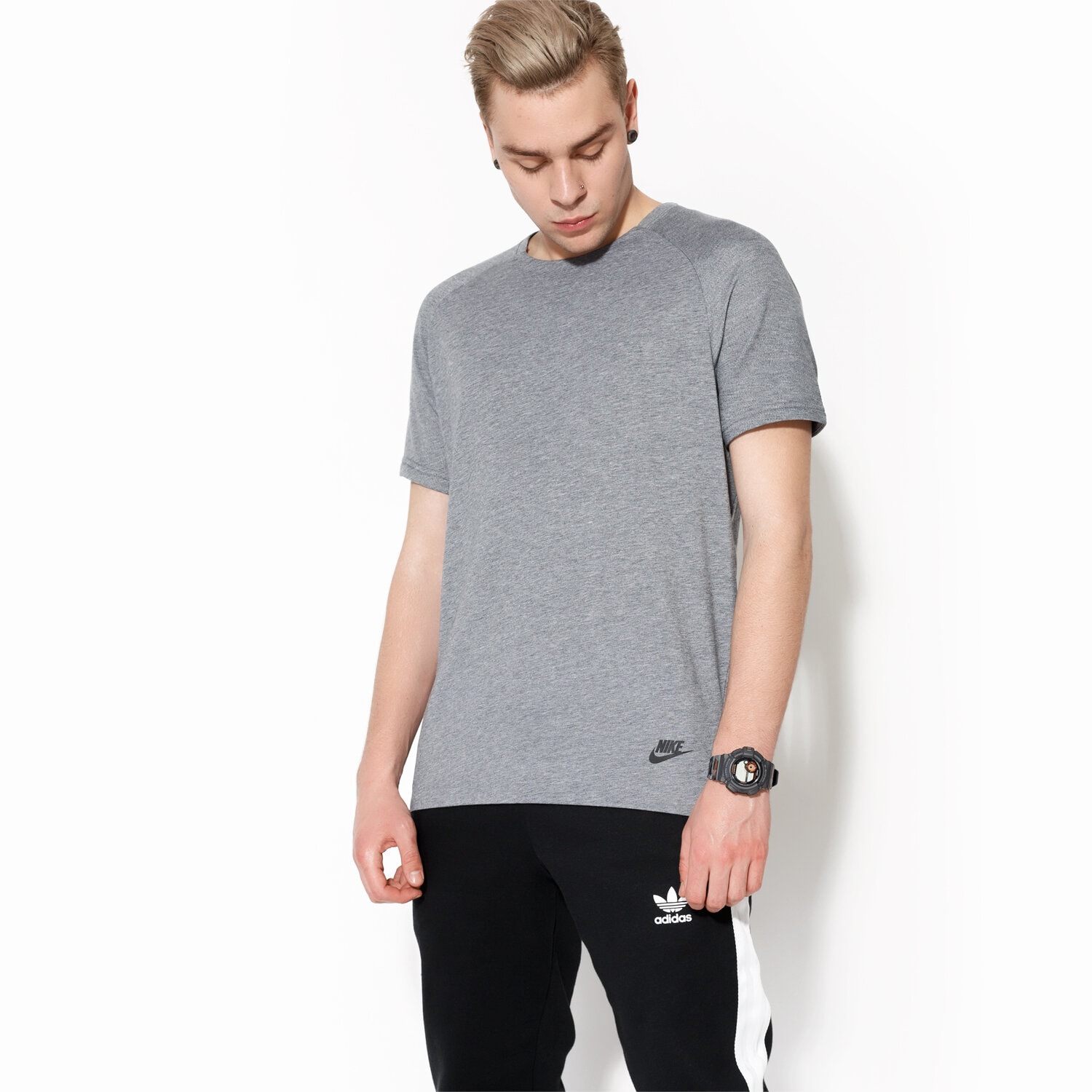 pánské tričko NIKE TRIČKO SS NSW BND TOP SS 832208091 ŠEDÁ