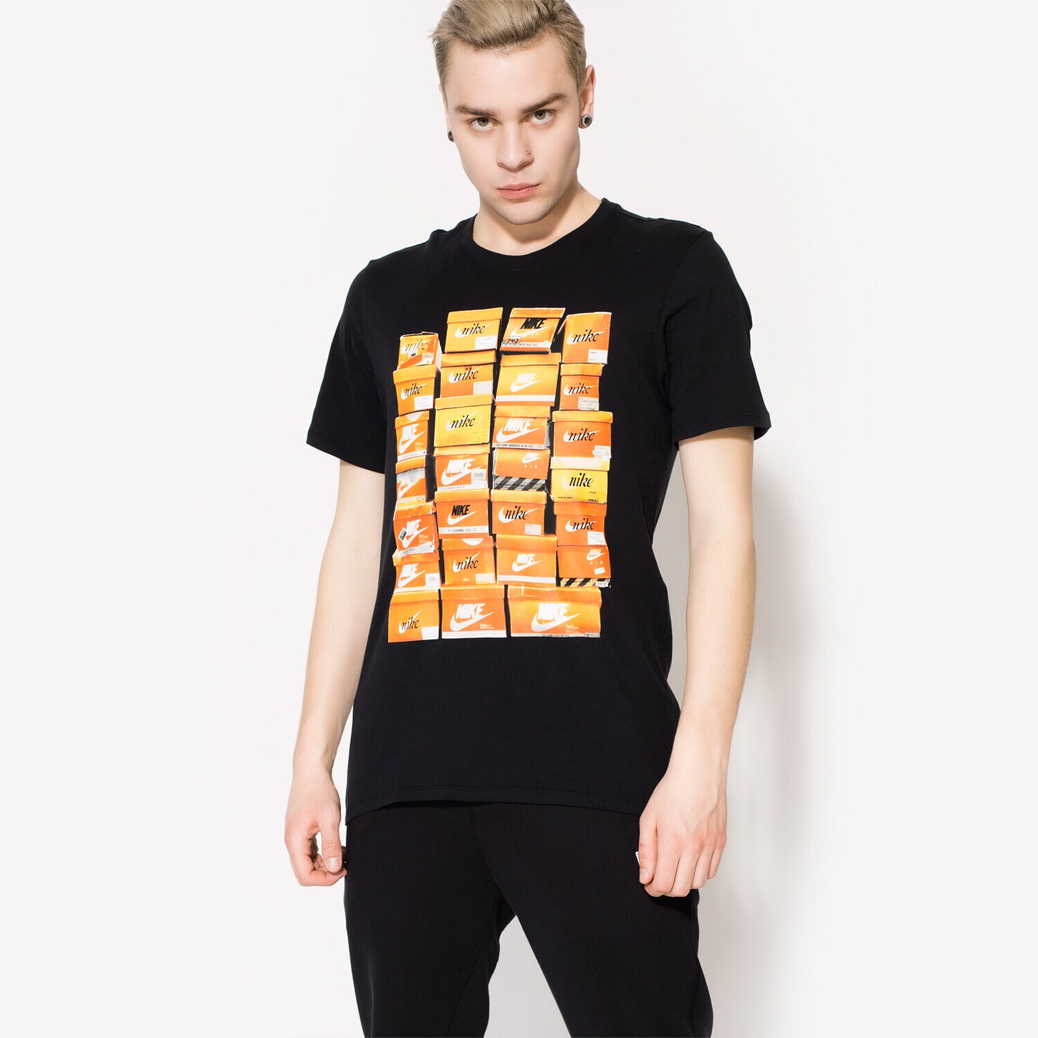 pánské tričko NIKE TRIČKO SS TEE VINT SHOEBOX 834636010 ČERNÁ