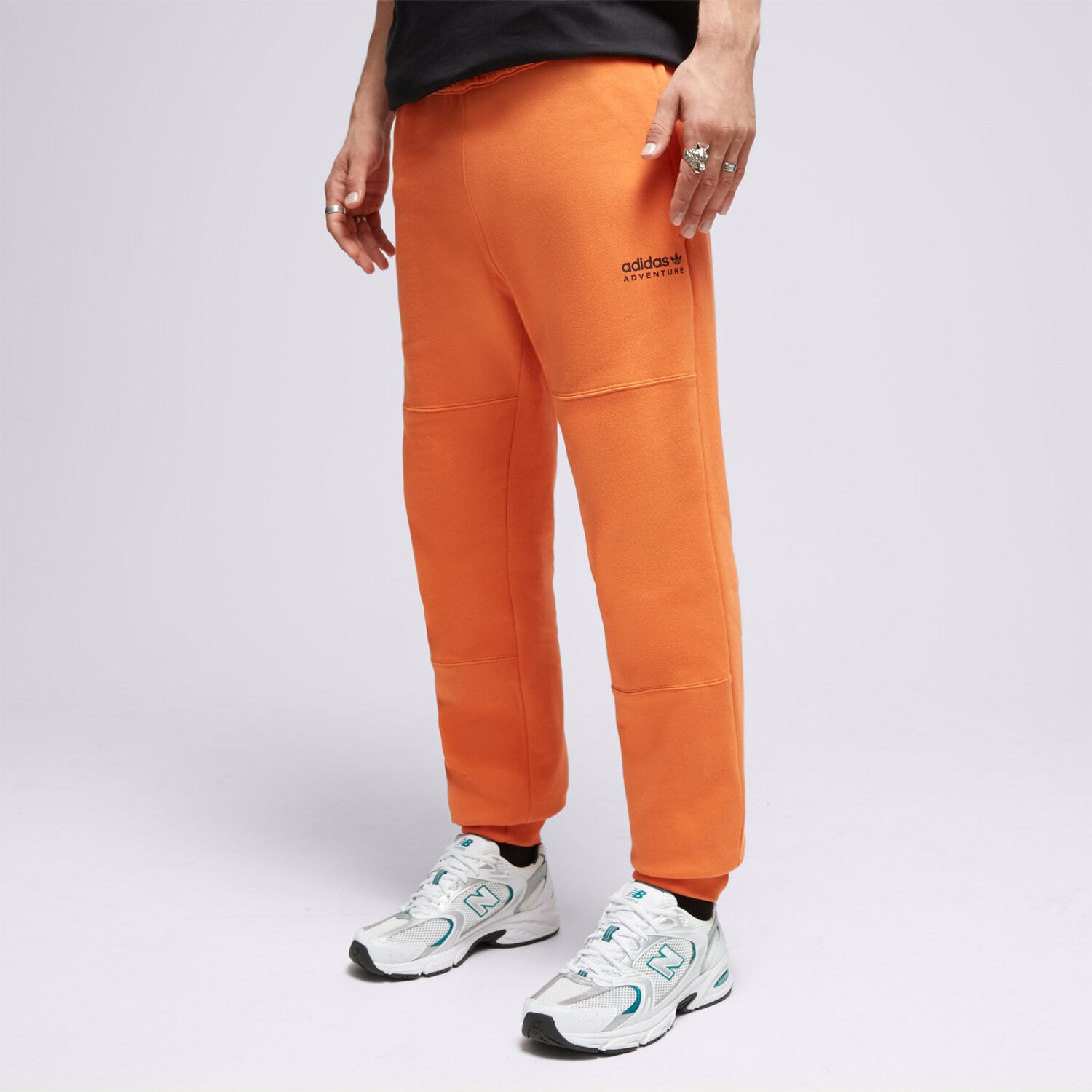 pánské kalhoty ADIDAS KALHOTY  ADV SWEATPANT IC2355 HNĚDÁ