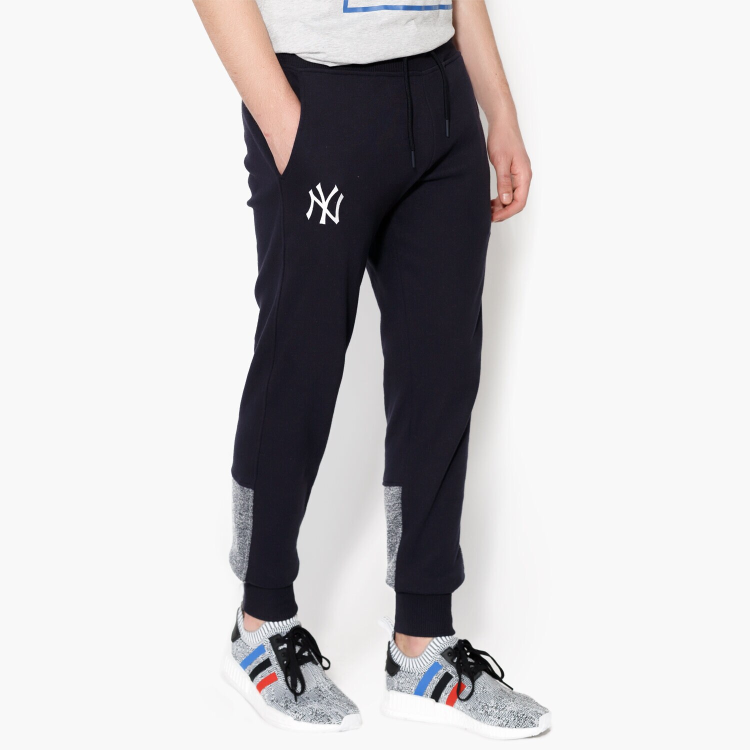 pánské kalhoty NEW ERA KALHOTY  CONCRETE JOGGER NY YANKEES NVY 11372551 TMAVOMODRÁ