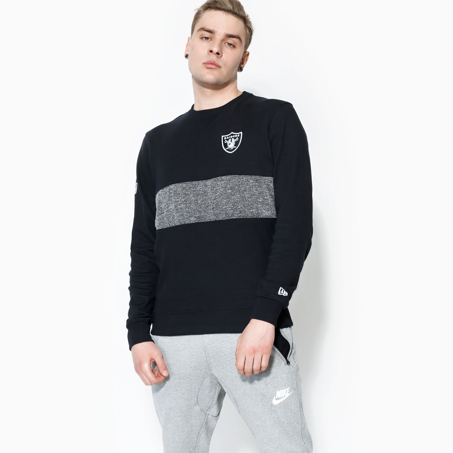pánská mikina NEW ERA MIKINA CONCRETE CREW NECK OAK RAIDERS BLK 11372552 ČERNÁ