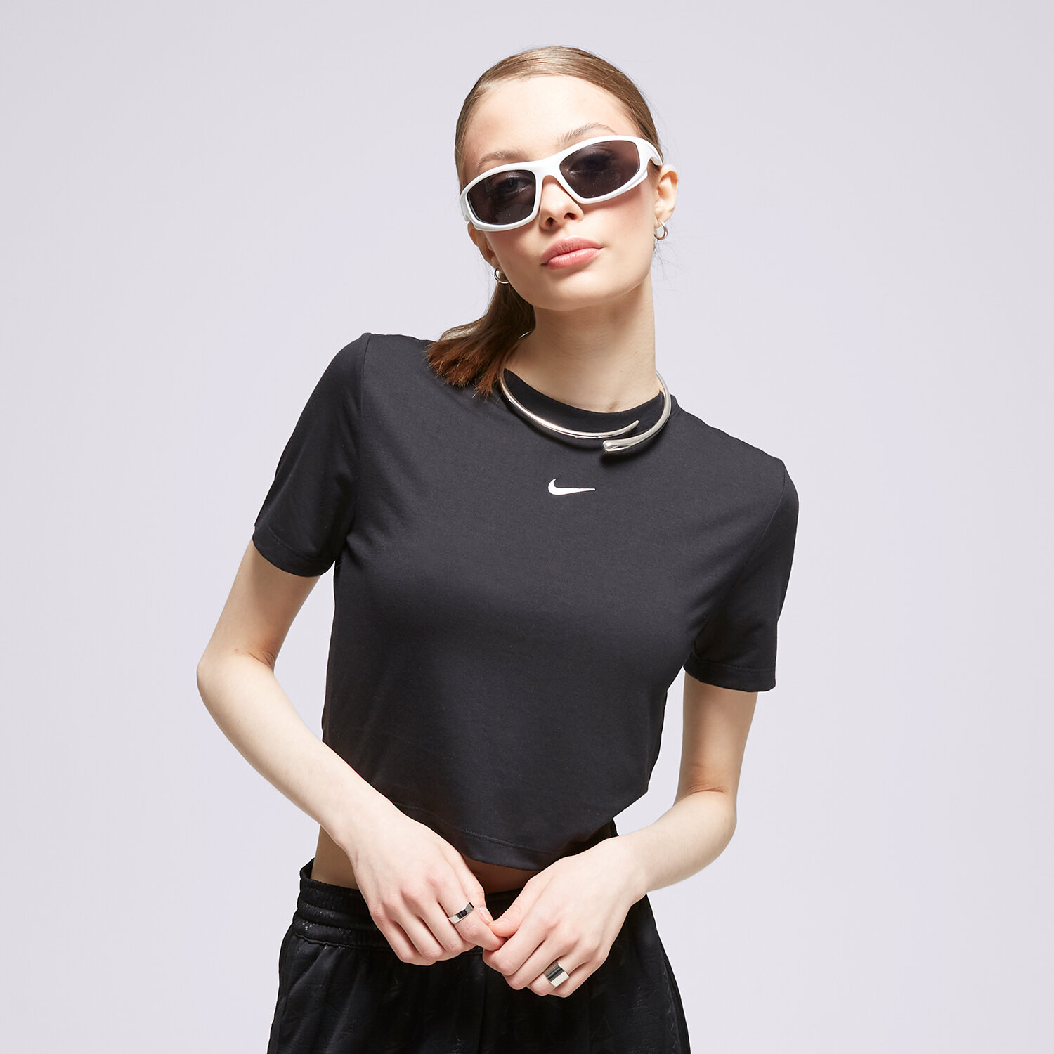 dámské tričko NIKE TRIČKO W NSW TEE ESSNTL SLIM CRP LBR FB2873-010 ČERNÁ