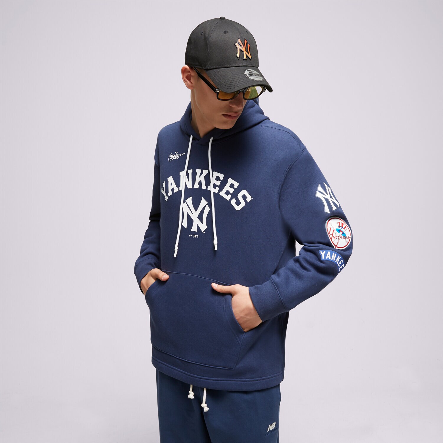 pánská mikina NIKE MIKINA S KAPUCÍ NEW YORK YANKEES MLB NKMZ-44B-N27-0QE TMAVOMODRÁ