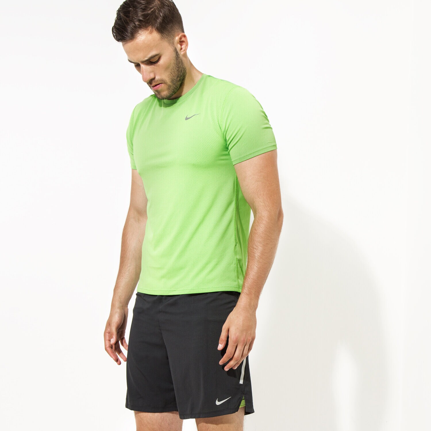 pánské tričko NIKE TRIČKO DRI-FIT CONTOUR SS 683517313 ZELENÁ