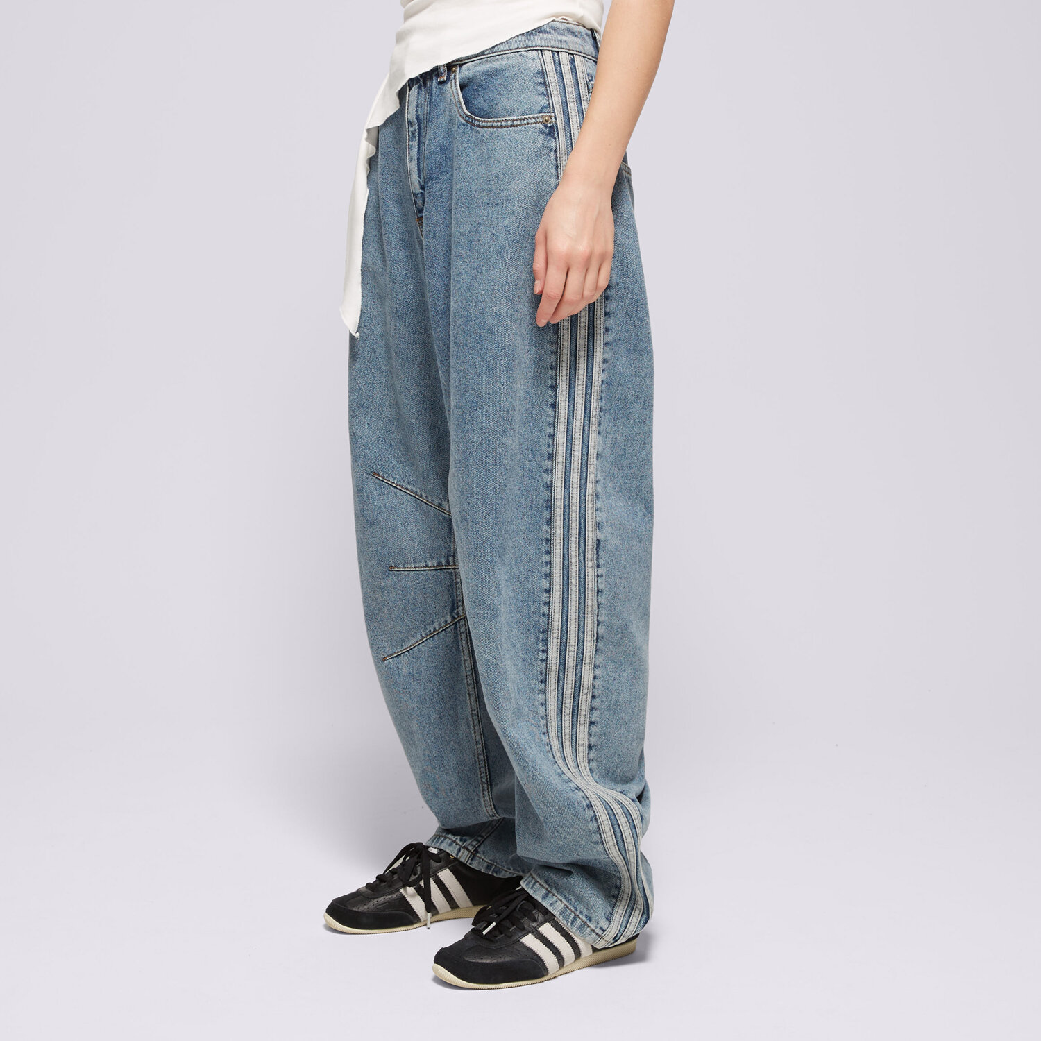 dámské kalhoty ADIDAS KALHOTY  BARREL DENIM KQ6476 MODRÁ
