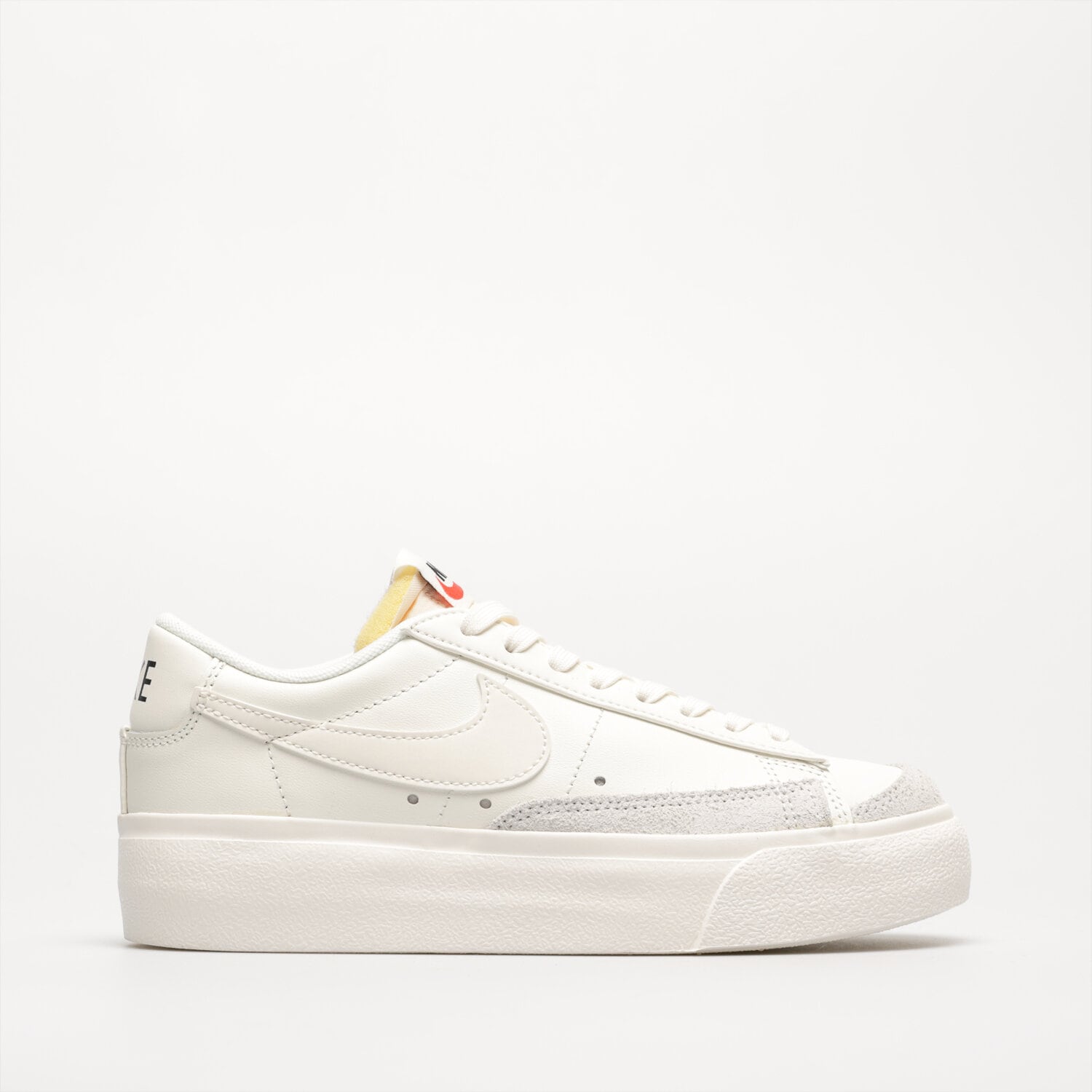 dámské tenisky NIKE BLAZER LOW PLATFORM DJ0292-105 BÍLÁ