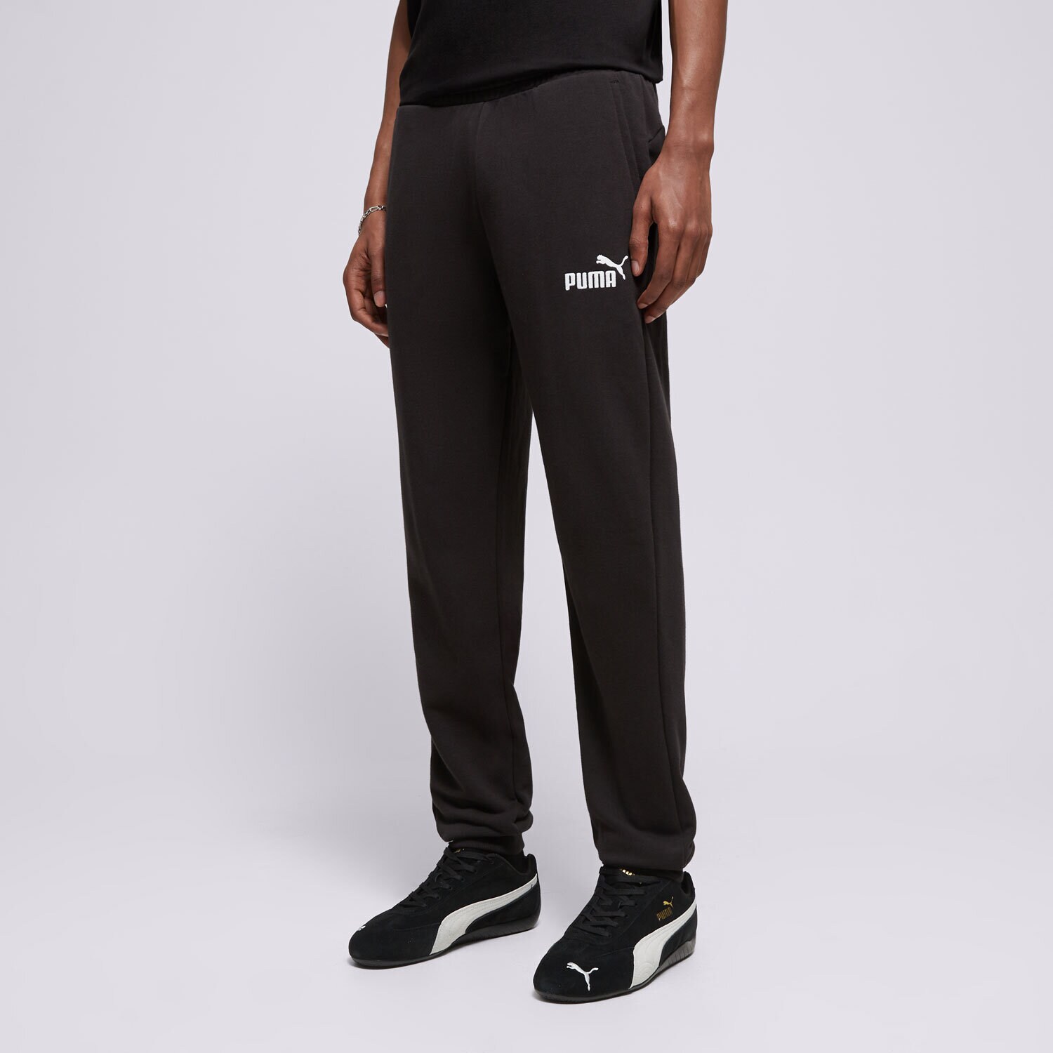 pánské kalhoty PUMA KALHOTY  ESS ELEVATED 67597601 ČERNÁ