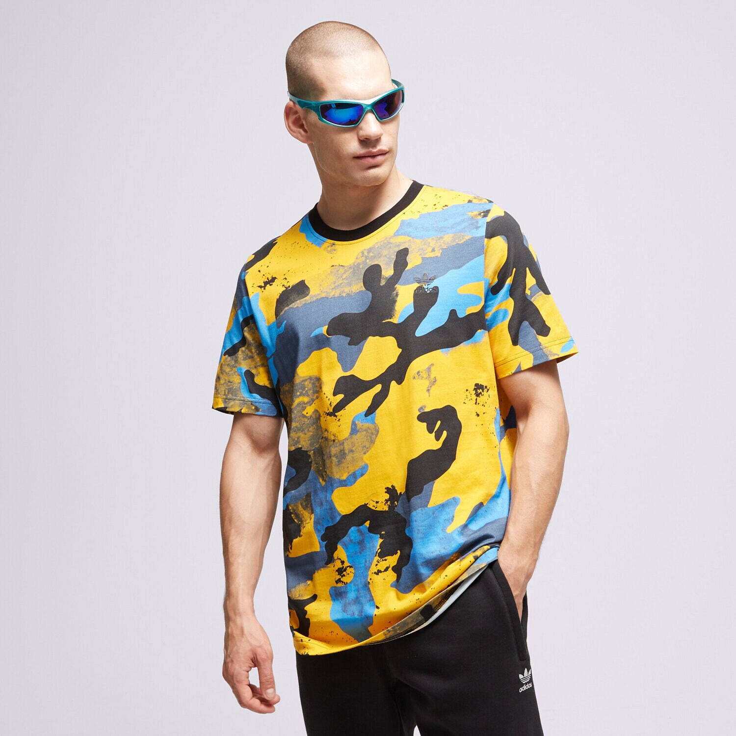 pánské tričko ADIDAS TRIČKO CAMO AOP TEE HK2801 VÍCEBAREVNÁ