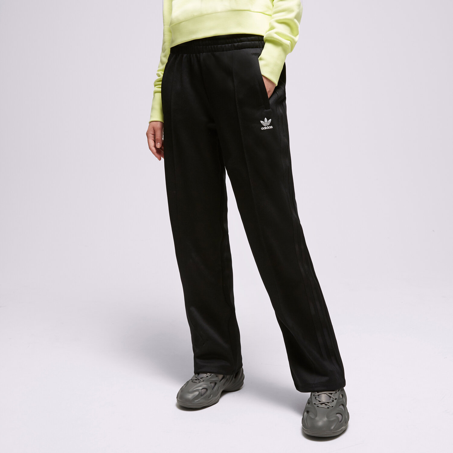 dámské kalhoty ADIDAS KALHOTY  OVRRSIZED SST IK6505 ČERNÁ