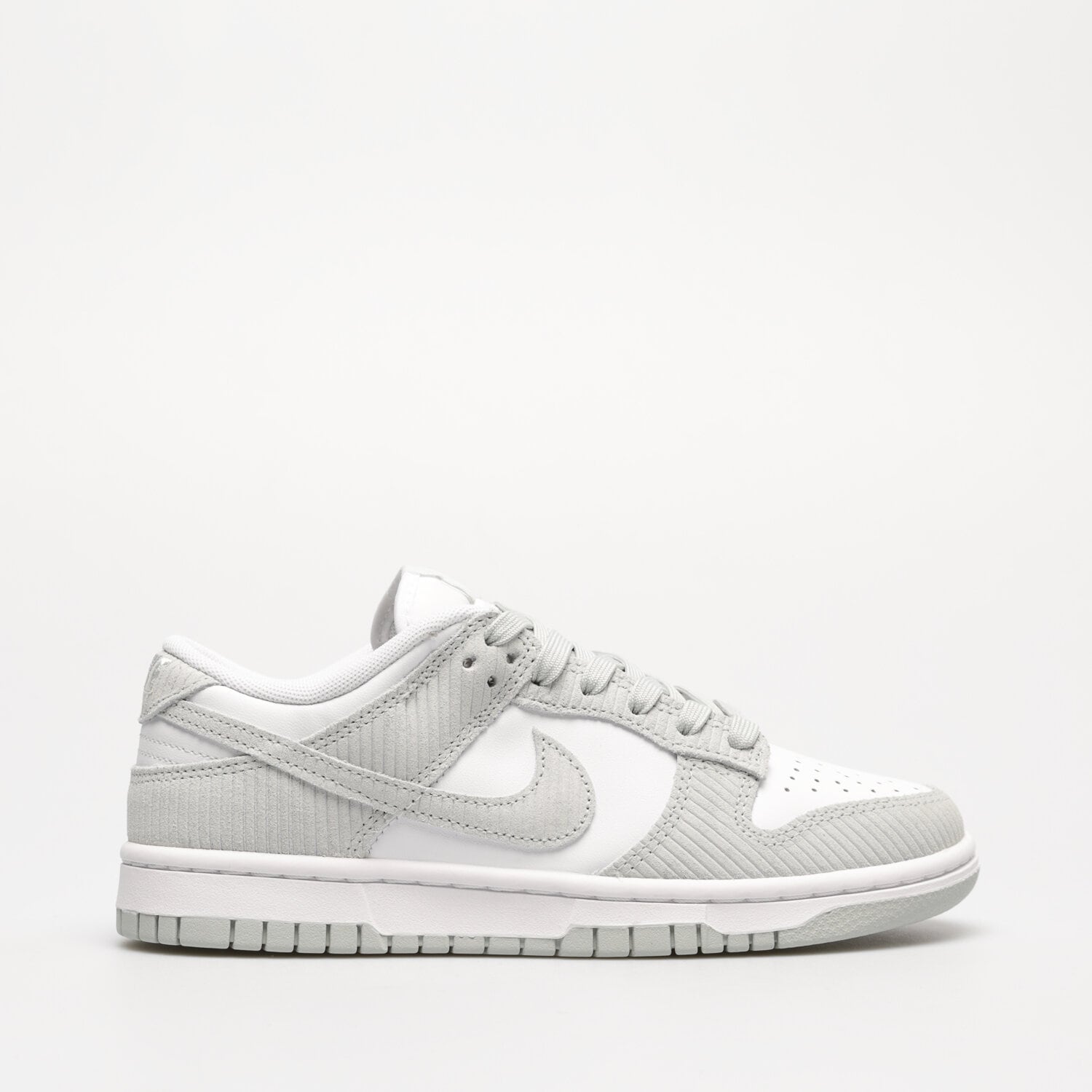 dámské tenisky NIKE DUNK LOW FN7658-100 STŘÍBRNÁ