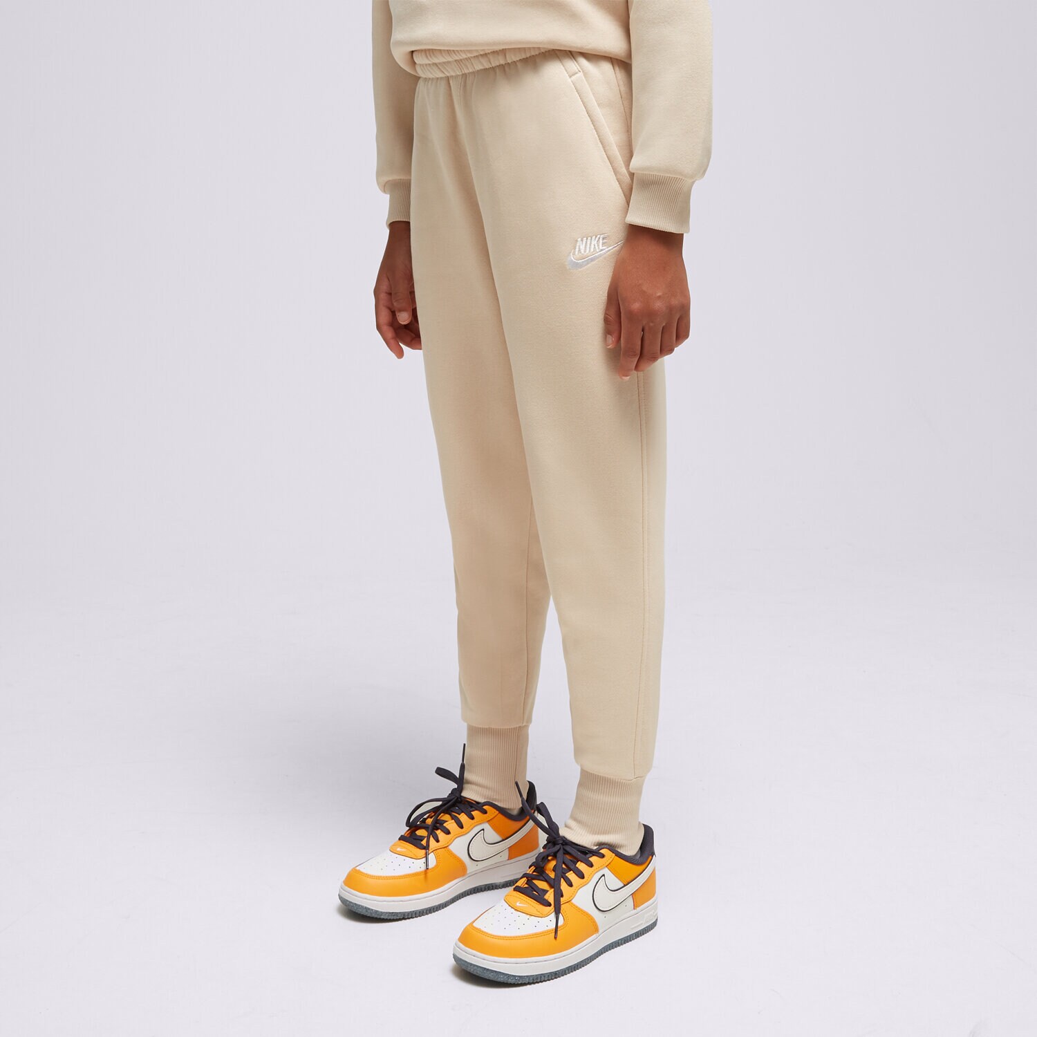 dětské kalhoty NIKE KALHOTY  G NSW CLUB FLC HR FTD GIRL FD2921-126 BÉŽOVÁ