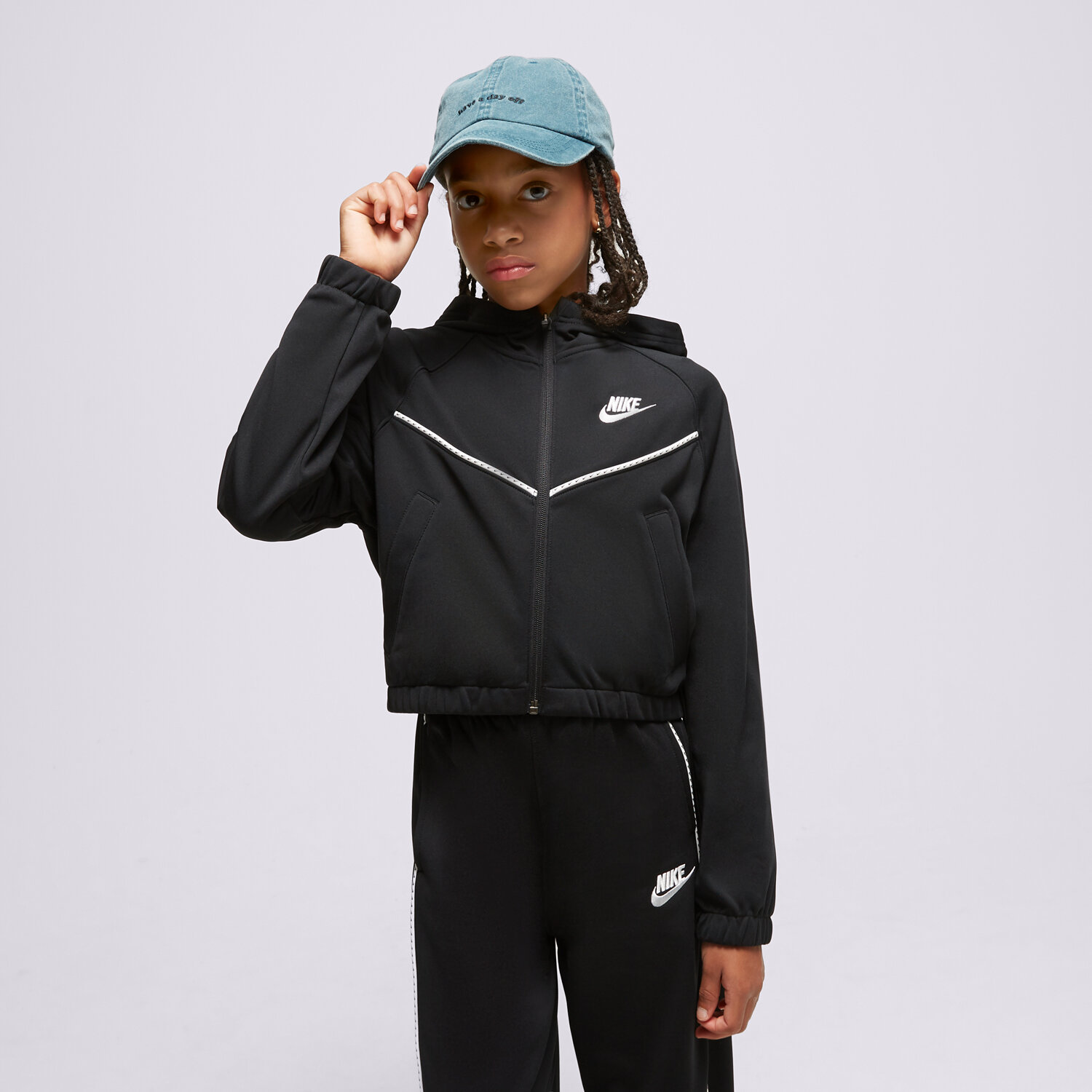 dětské kalhoty NIKE SOUPRAVA G NSW HR TRACKSUIT HD FZ GIRL FD2948-010 ČERNÁ
