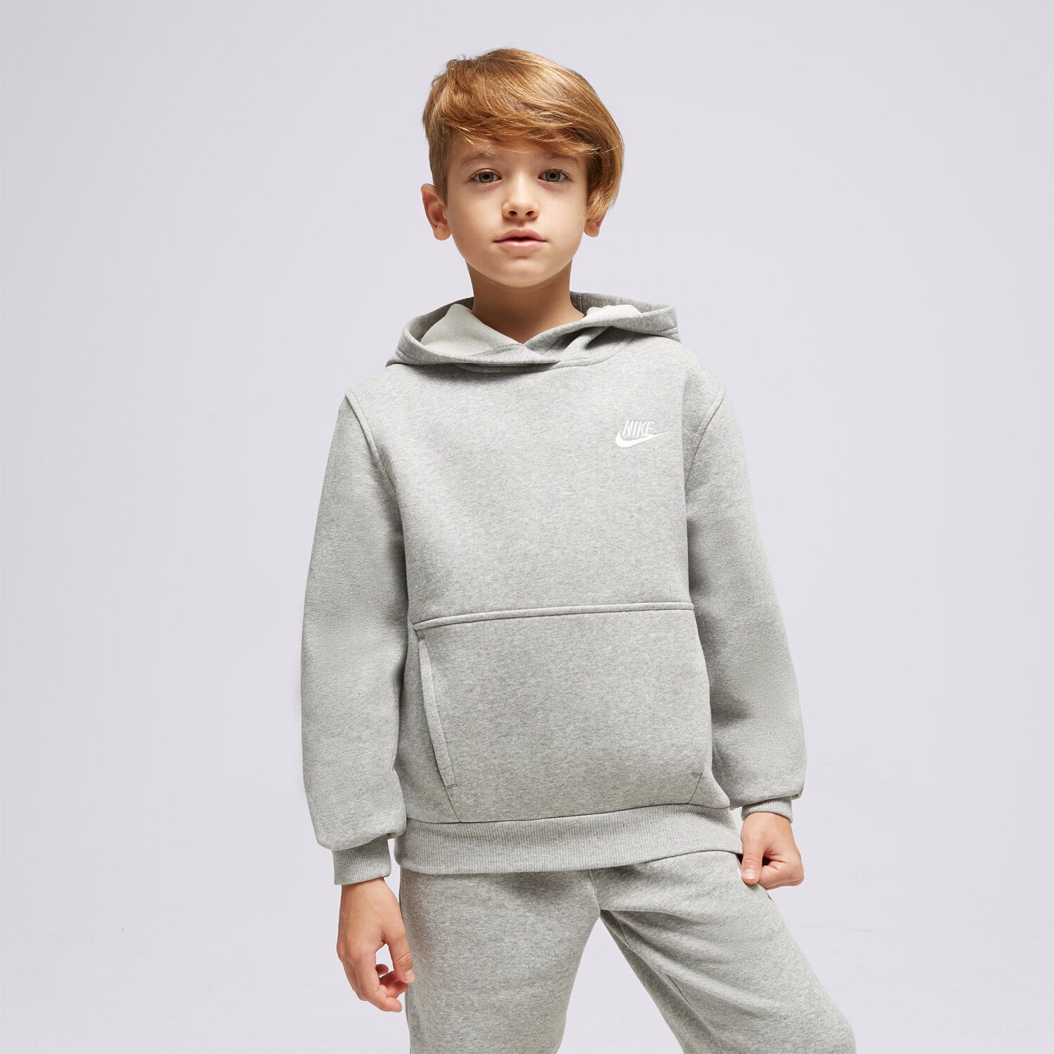 dětská mikina NIKE MIKINA S KAPUCÍ K NSW CLUB BOY FD3000-063 ŠEDÁ