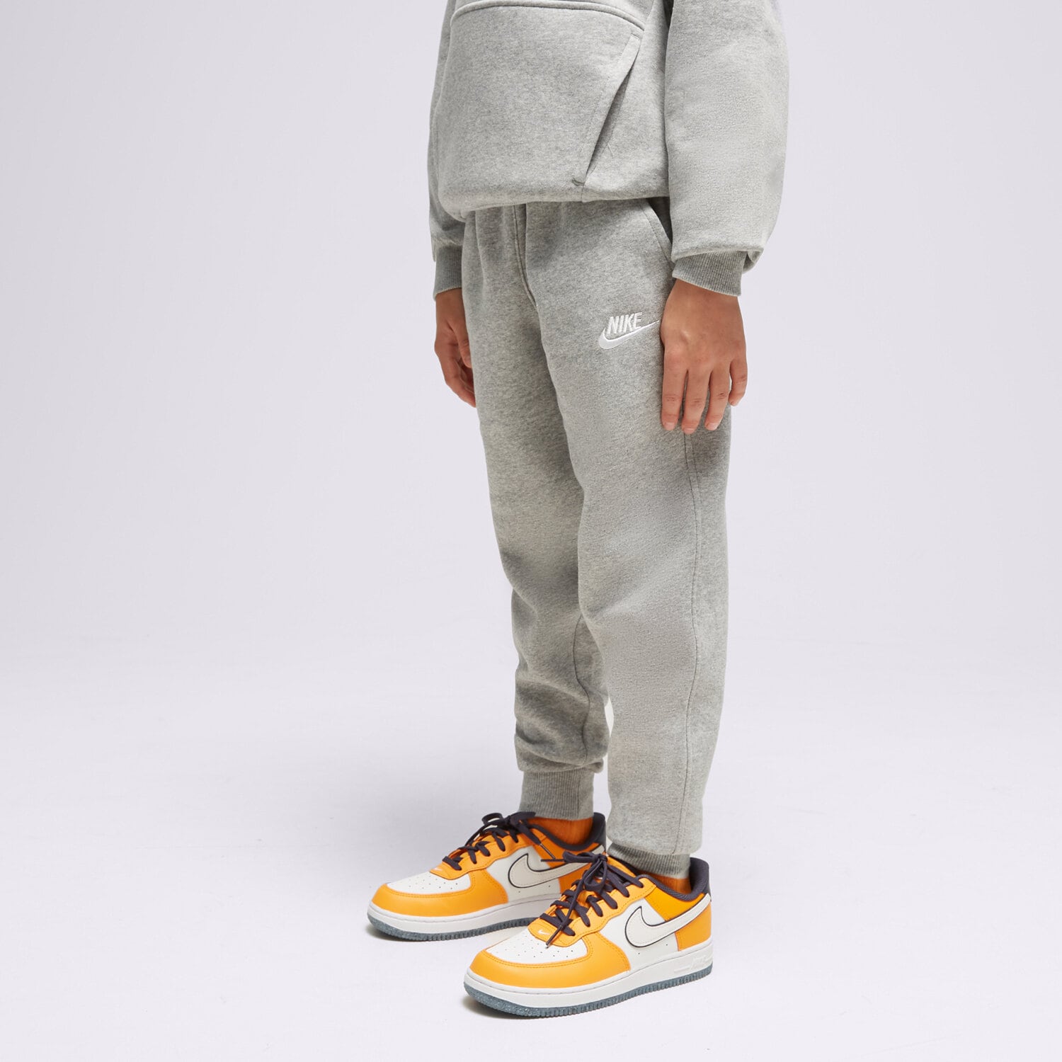dětské kalhoty NIKE KALHOTY  K NSW CLUB FLC JGGR LBR BOY FD3008-063 ŠEDÁ