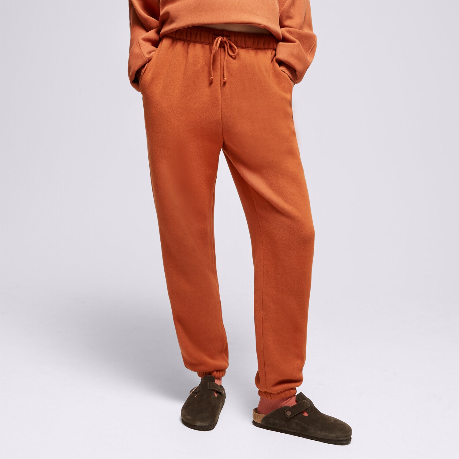 dámské kalhoty VANS KALHOTY  COMFYCUSH RELAXED VN0A7ROXCKN1 HNĚDÁ