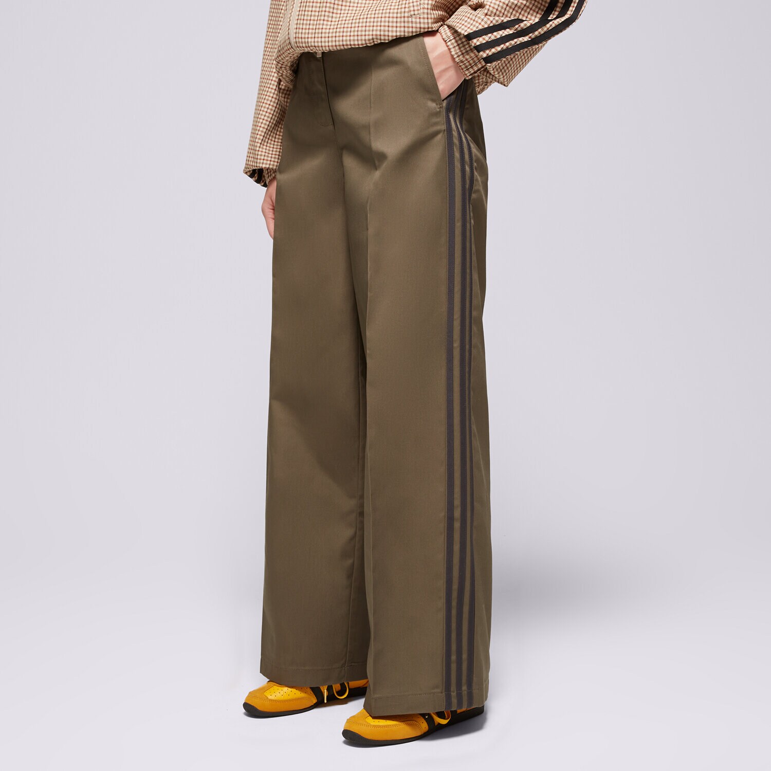 dámské kalhoty ADIDAS KALHOTY  TAILORED PANT KS9950 KHAKI