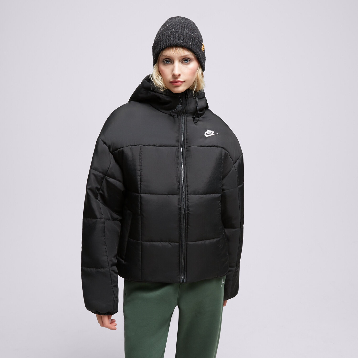 dámská zimní bunda NIKE BUNDA ZIMNÍ NSW THERMA-FIT FB7672-010 ČERNÁ