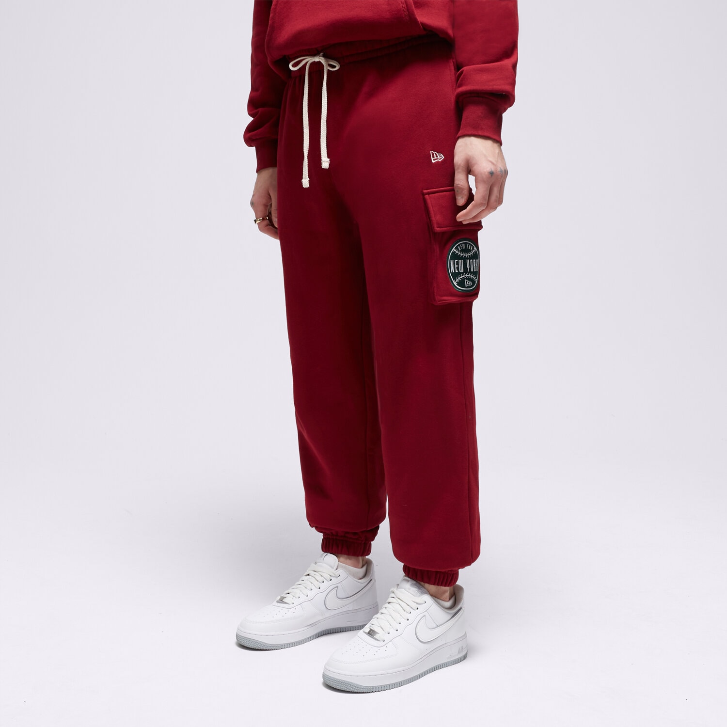 pánské kalhoty NEW ERA KALHOTY  NE CARGO NONE 60416406 BORDOVÁ