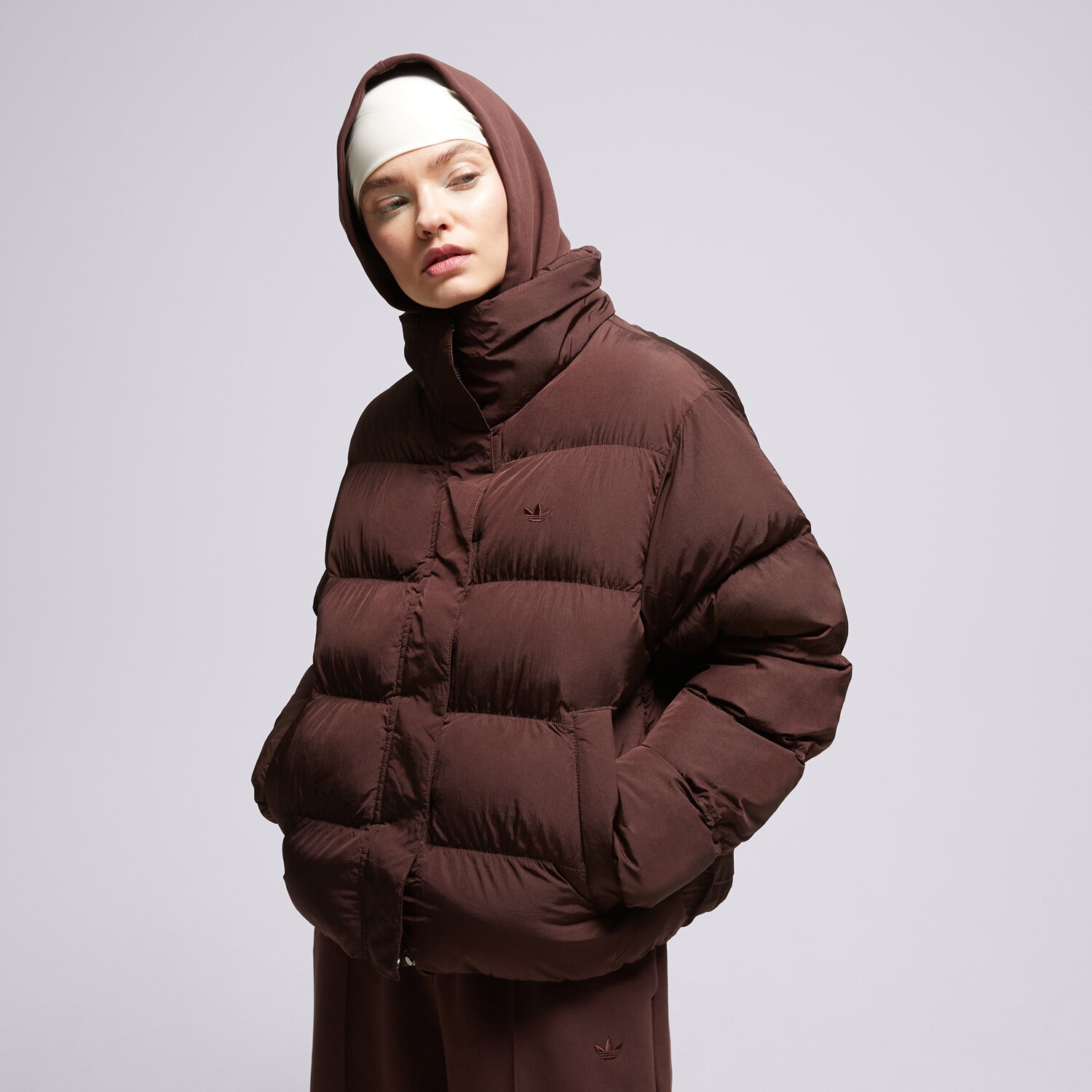 dámská zimní bunda ADIDAS BUNDA ZIMNÍ SHORT VEGAN IJ8235 HNĚDÁ